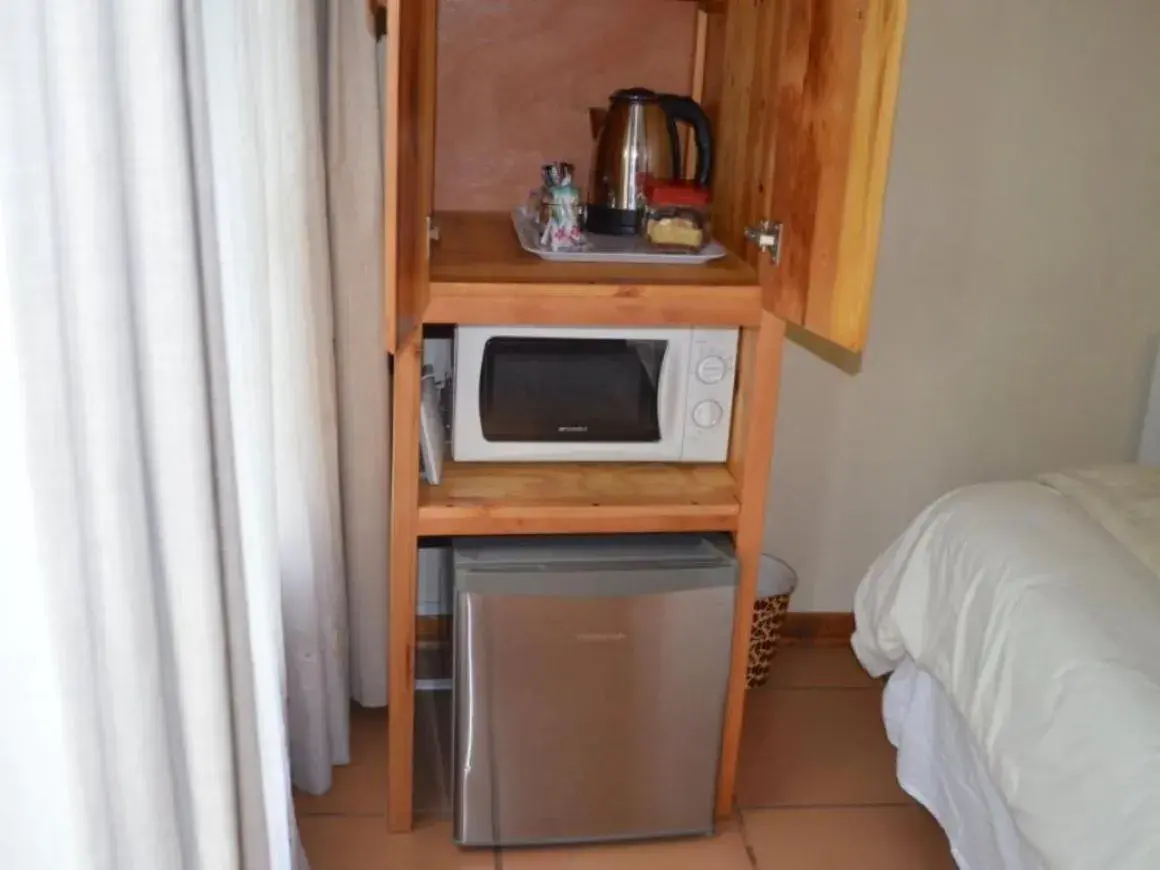 Deluxe Queen Room - single occupancy in The Riverhouse Guesthouse Deluxe Queen Room - single occupancy in The Riverhouse Guesthouse