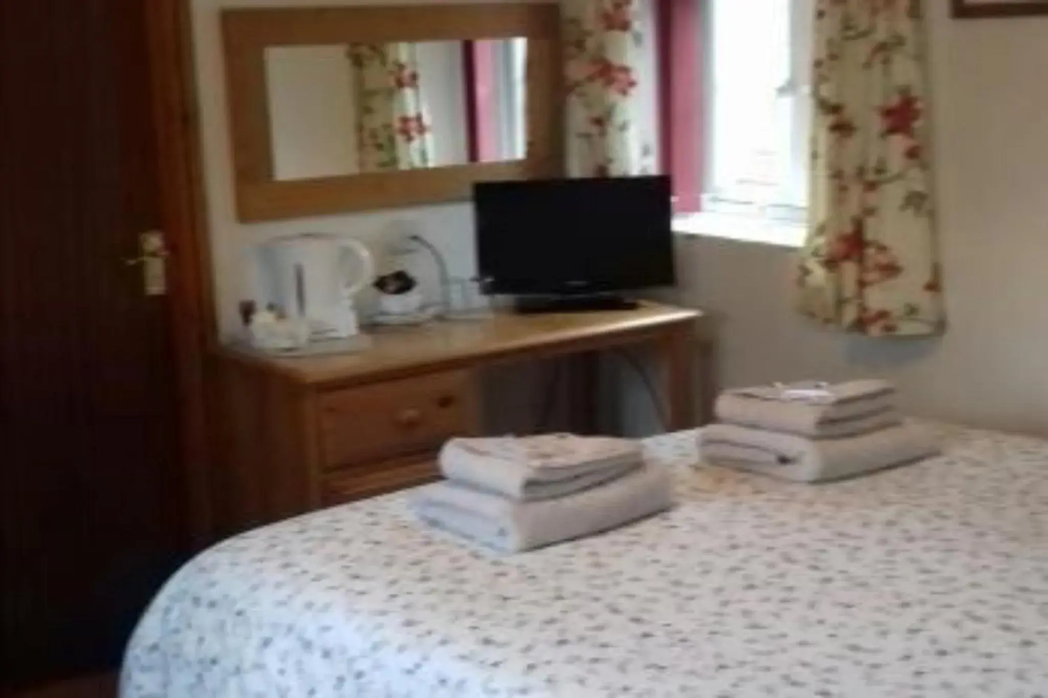 Double Room with Private Bathroom in The Dolphin Inn Double Room with Private Bathroom in The Dolphin Inn