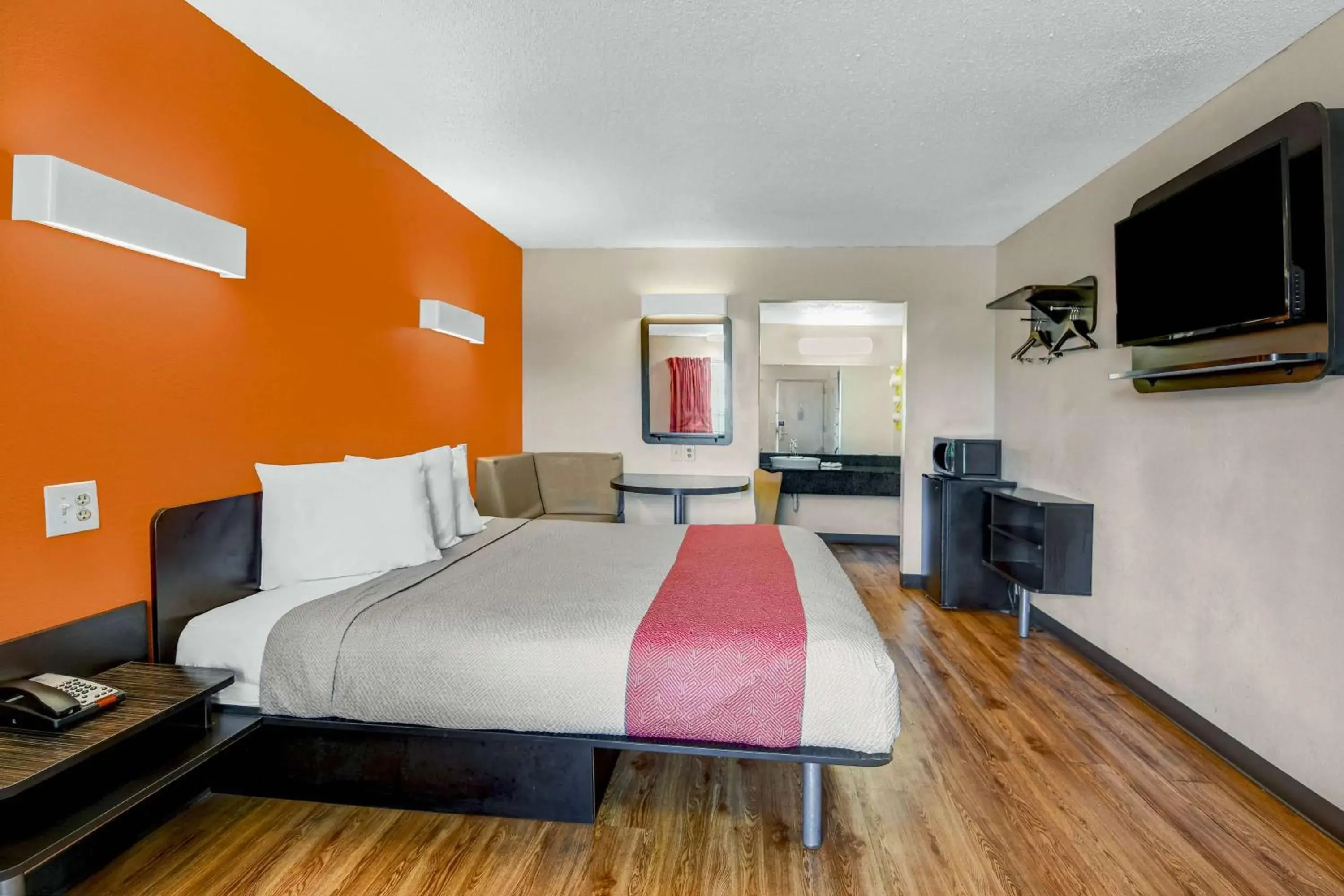 King Room - Non-Smoking in Motel 6-Calhoun, GA King Room - Non-Smoking in Motel 6-Calhoun, GA