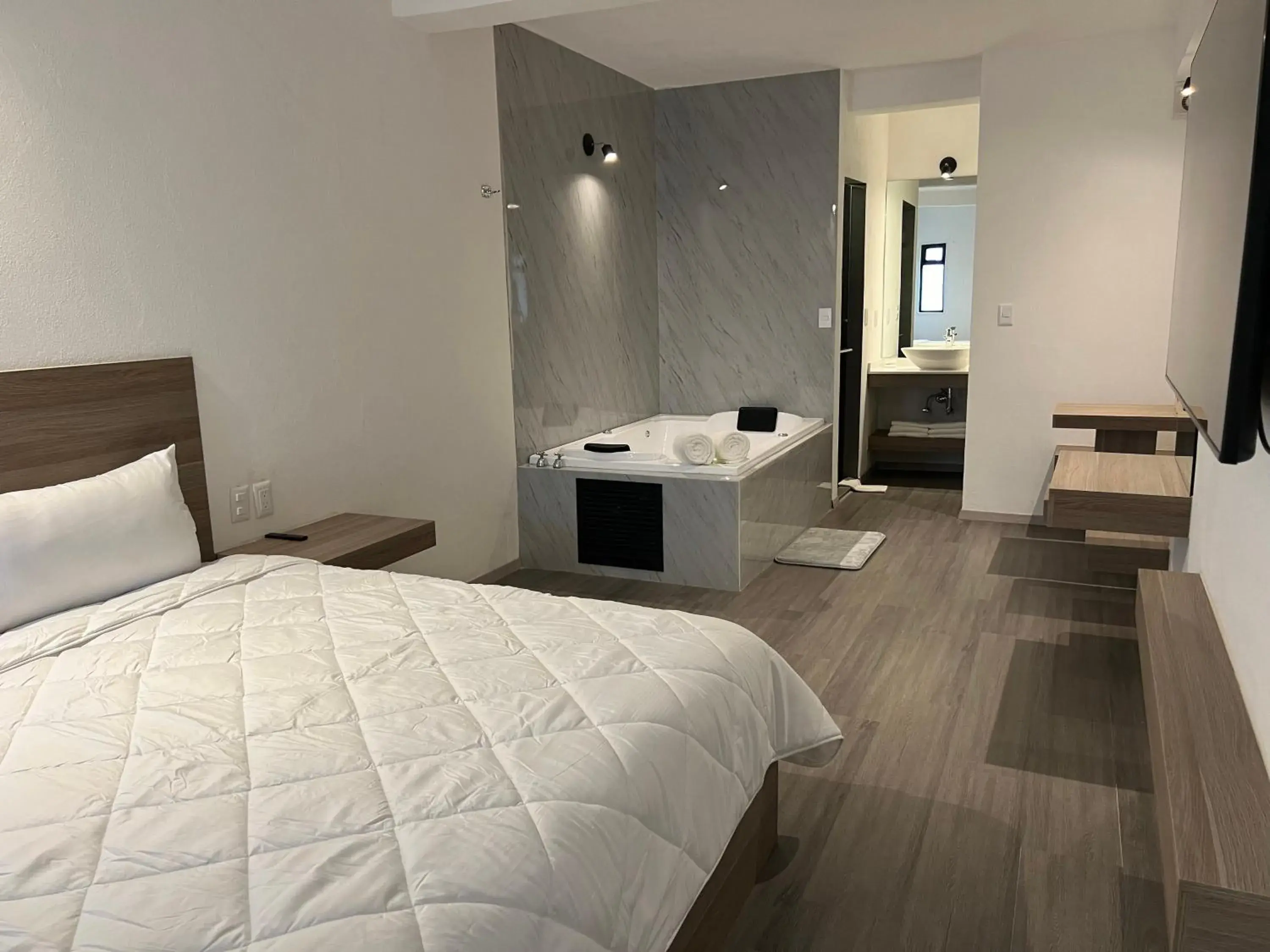 Deluxe Suite with Spa Bath in Hotel Blanco Pachuca Deluxe Suite with Spa Bath in Hotel Blanco Pachuca