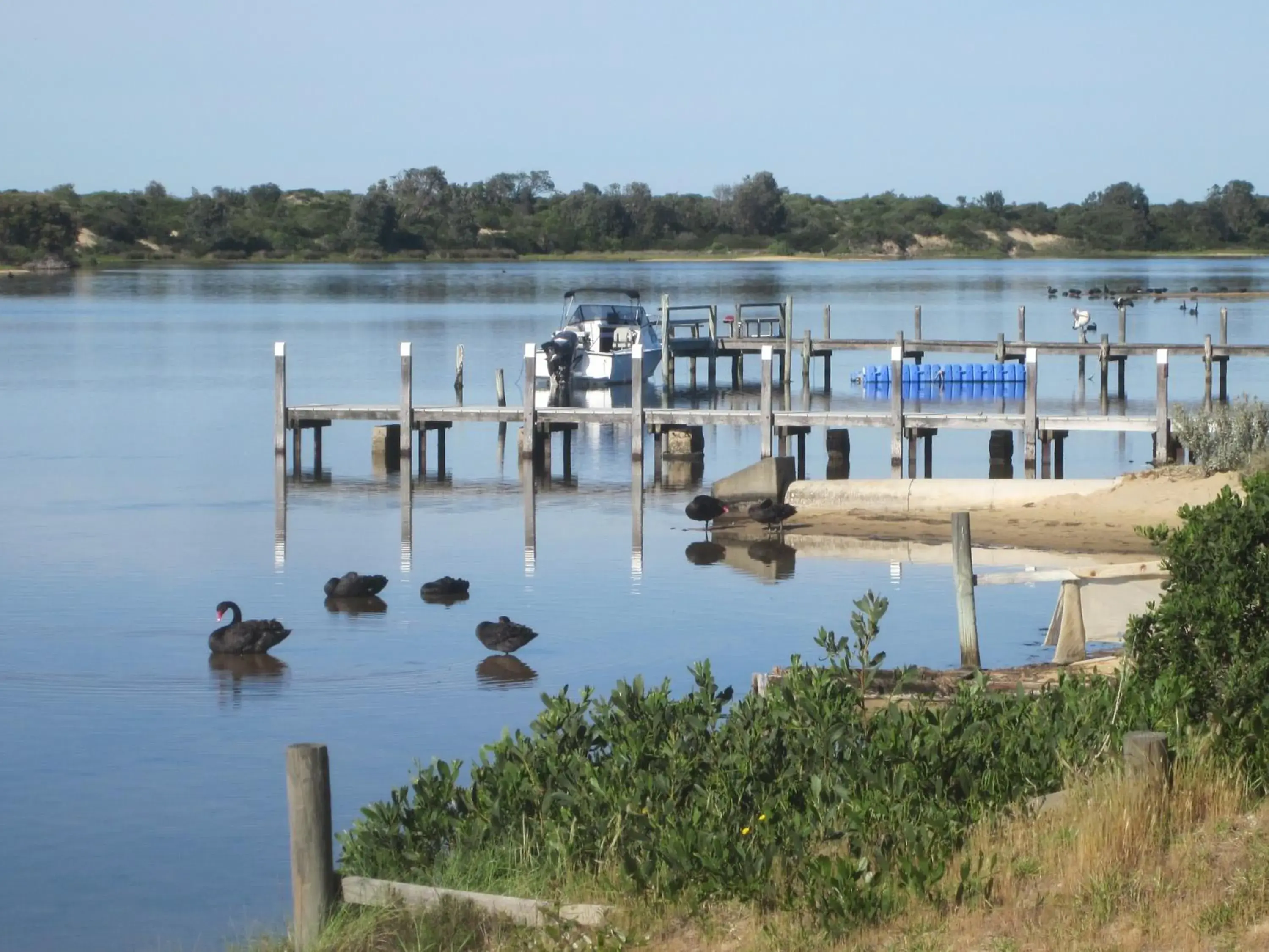Lakes Entrance Waterfront Cottages with King Beds Lakes Entrance Waterfront Cottages with King Beds