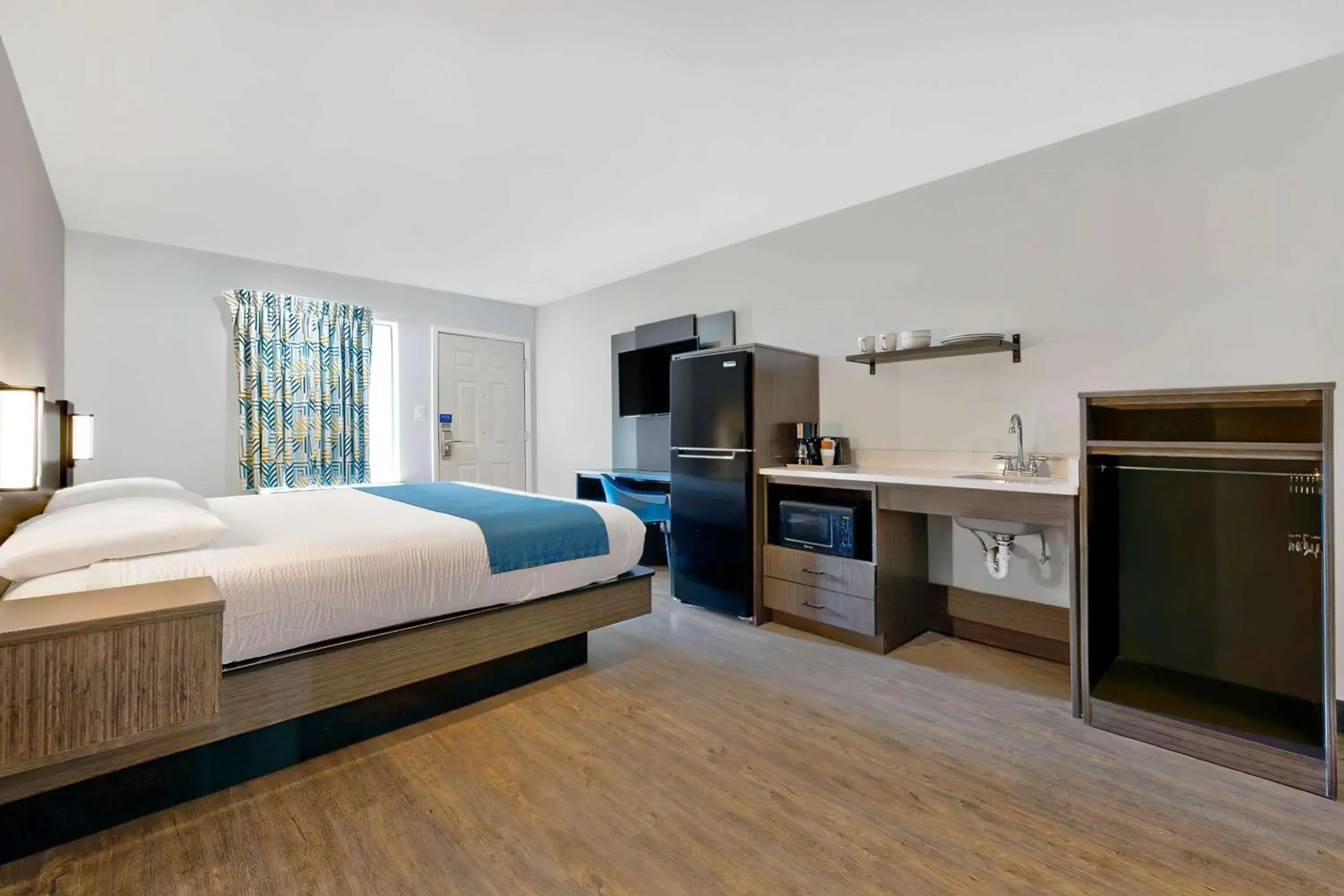 Queen Room - single occupancy - Disability Access - Non-Smoking in Studio 6 Waco TX - Downtown - Baylor Queen Room - single occupancy - Disability Access - Non-Smoking in Studio 6 Waco TX - Downtown - Baylor