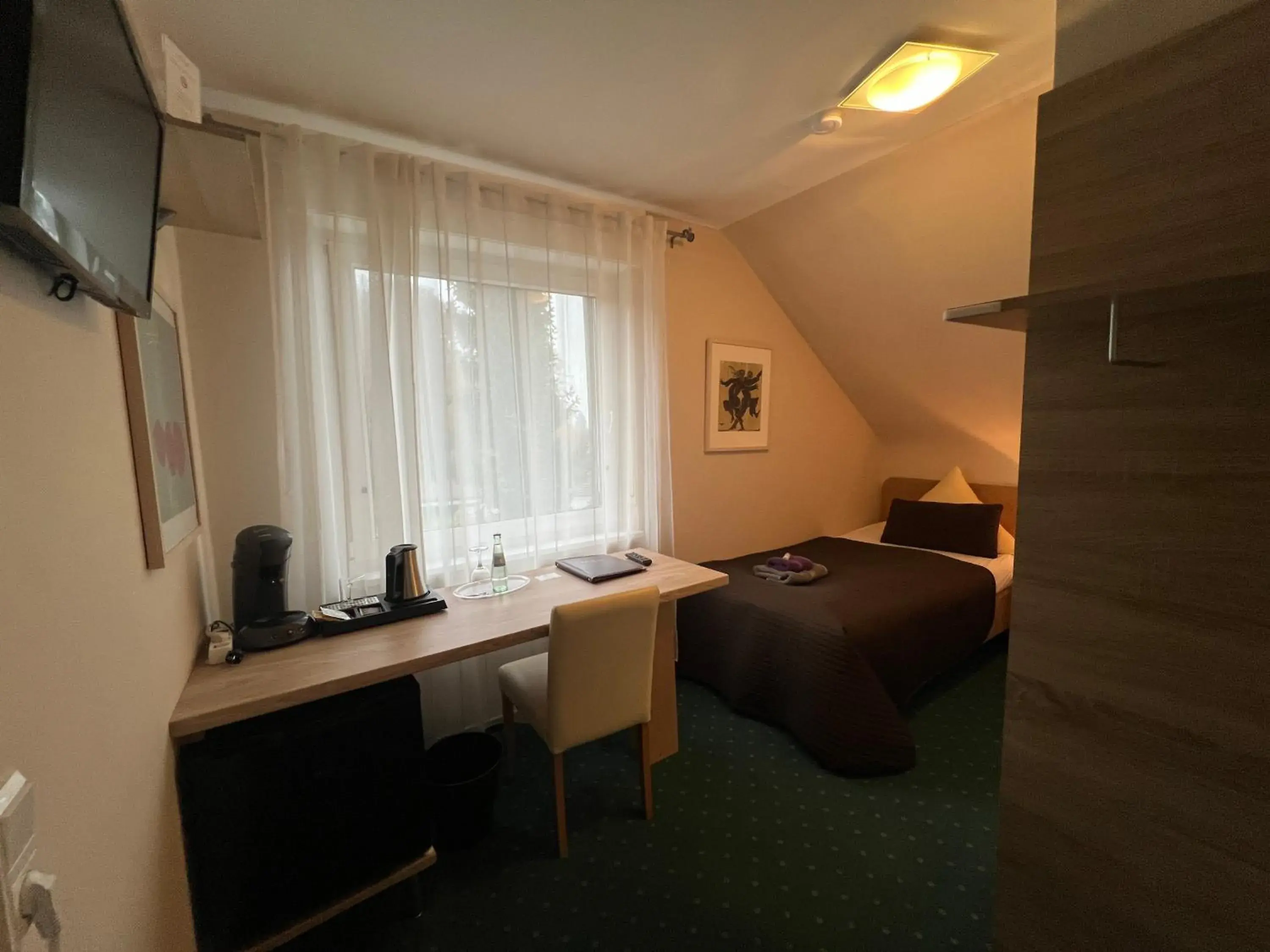 Economy Single Room - single occupancy in Hotel Sonnenhof Economy Single Room - single occupancy in Hotel Sonnenhof