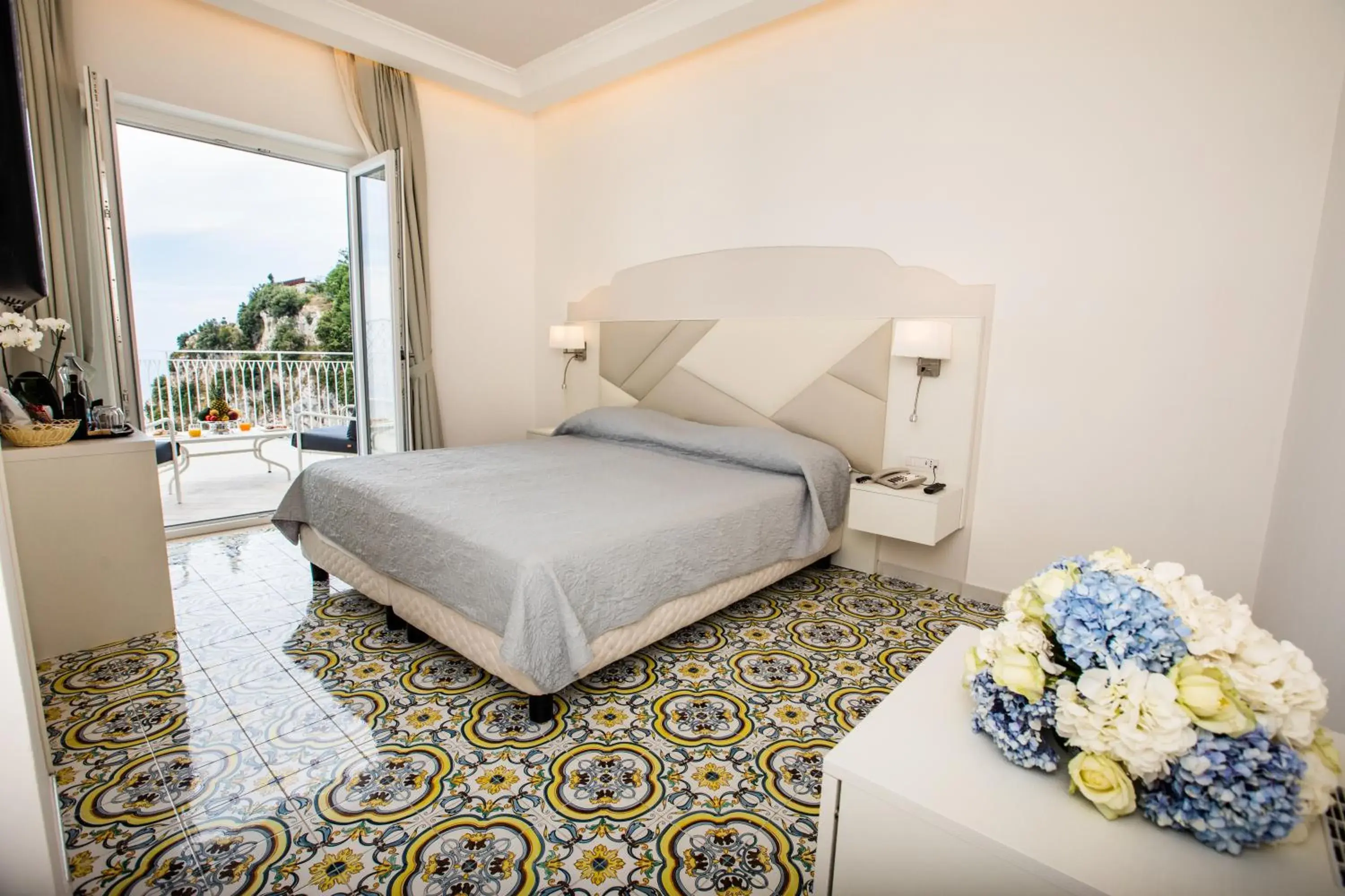 Deluxe Double Room with Balcony in Hotel le Rocce - Agerola, Amalfi Coast Deluxe Double Room with Balcony in Hotel le Rocce - Agerola, Amalfi Coast