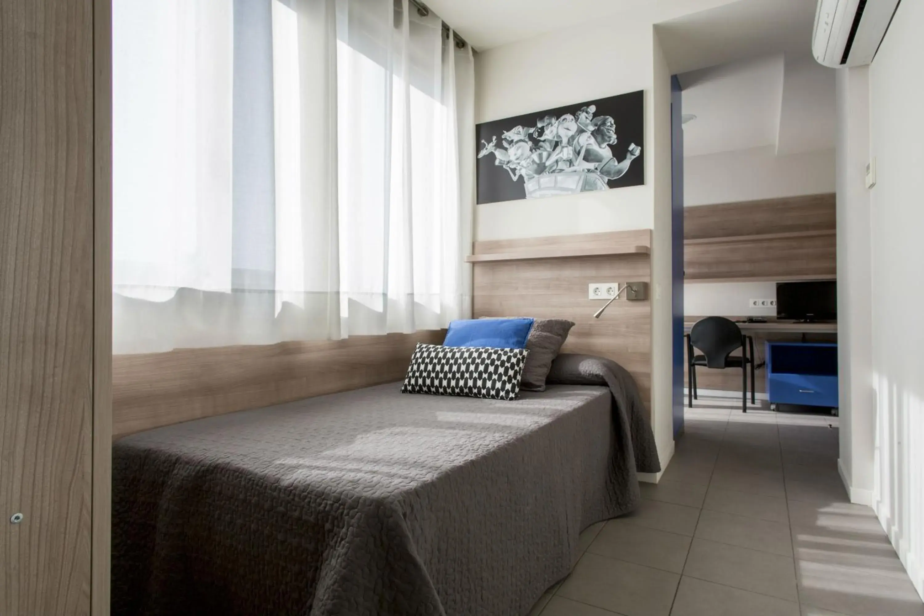 Premium Single Studio in Colegio Mayor Resa La Concepción Premium Single Studio in Colegio Mayor Resa La Concepción