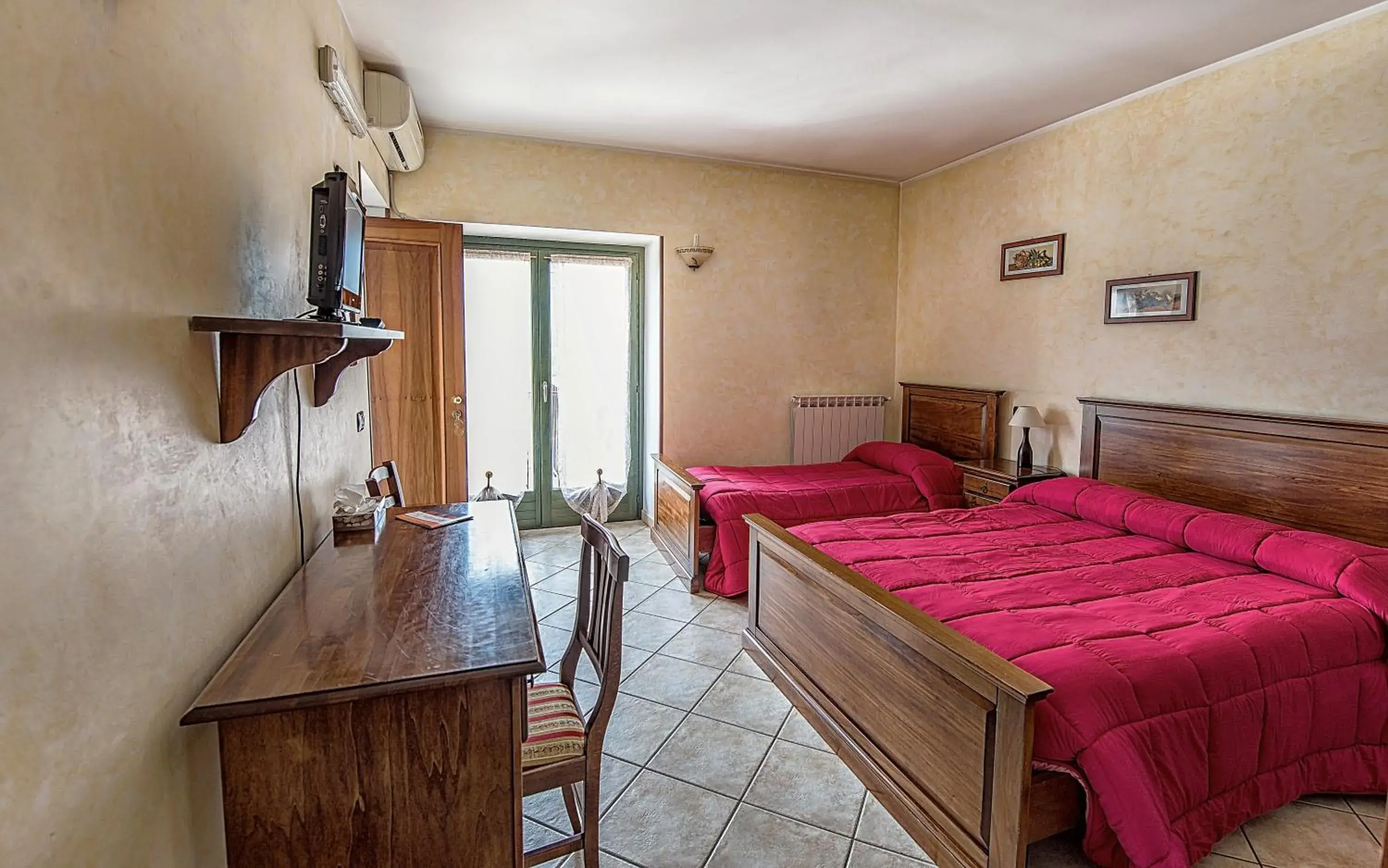 Triple Room with Mountain View - single occupancy in Hotel Casa Didé Triple Room with Mountain View - single occupancy in Hotel Casa Didé