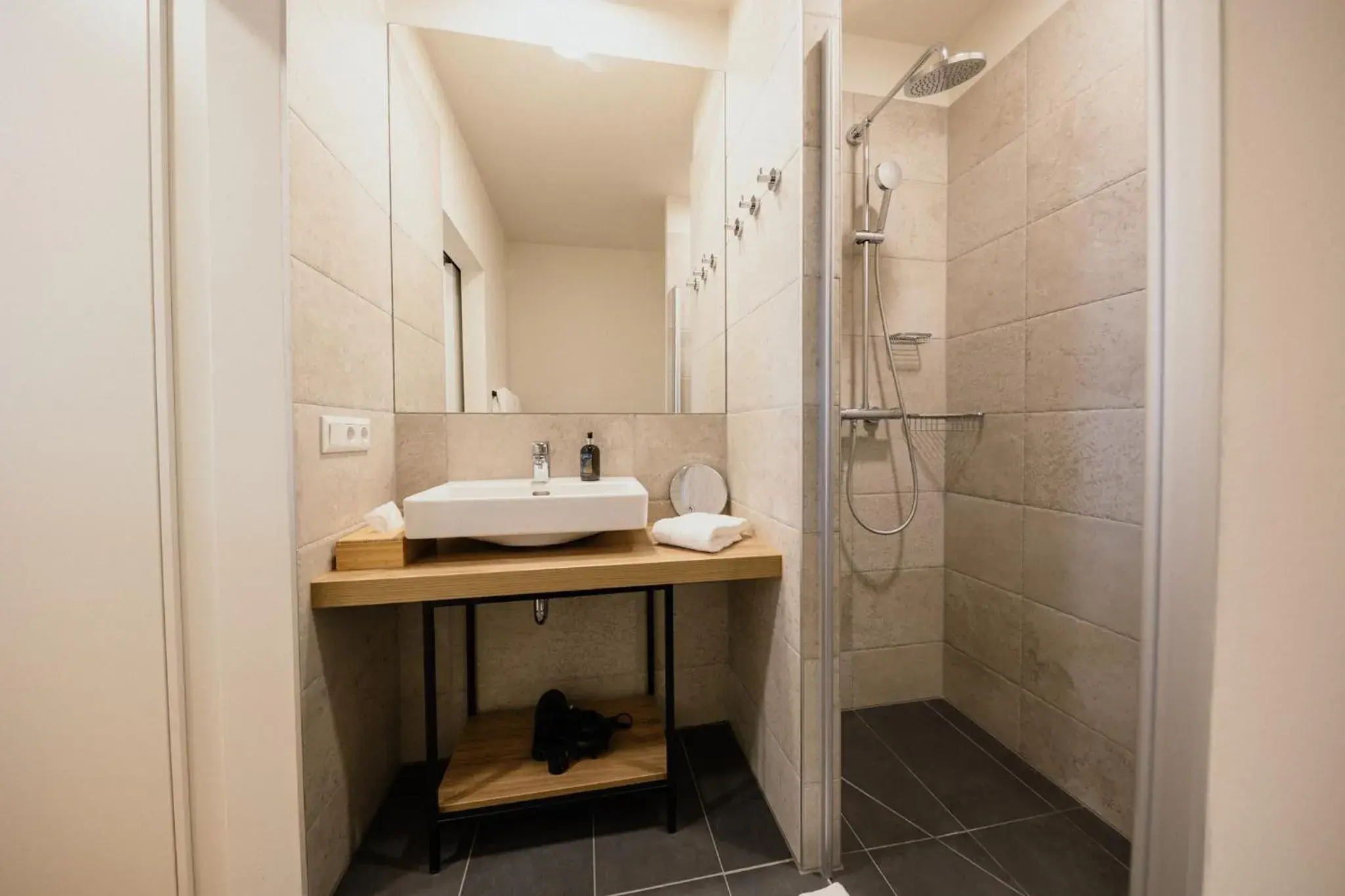 Budget Single Room in Rioca Vienna Posto 1 Budget Single Room in Rioca Vienna Posto 1