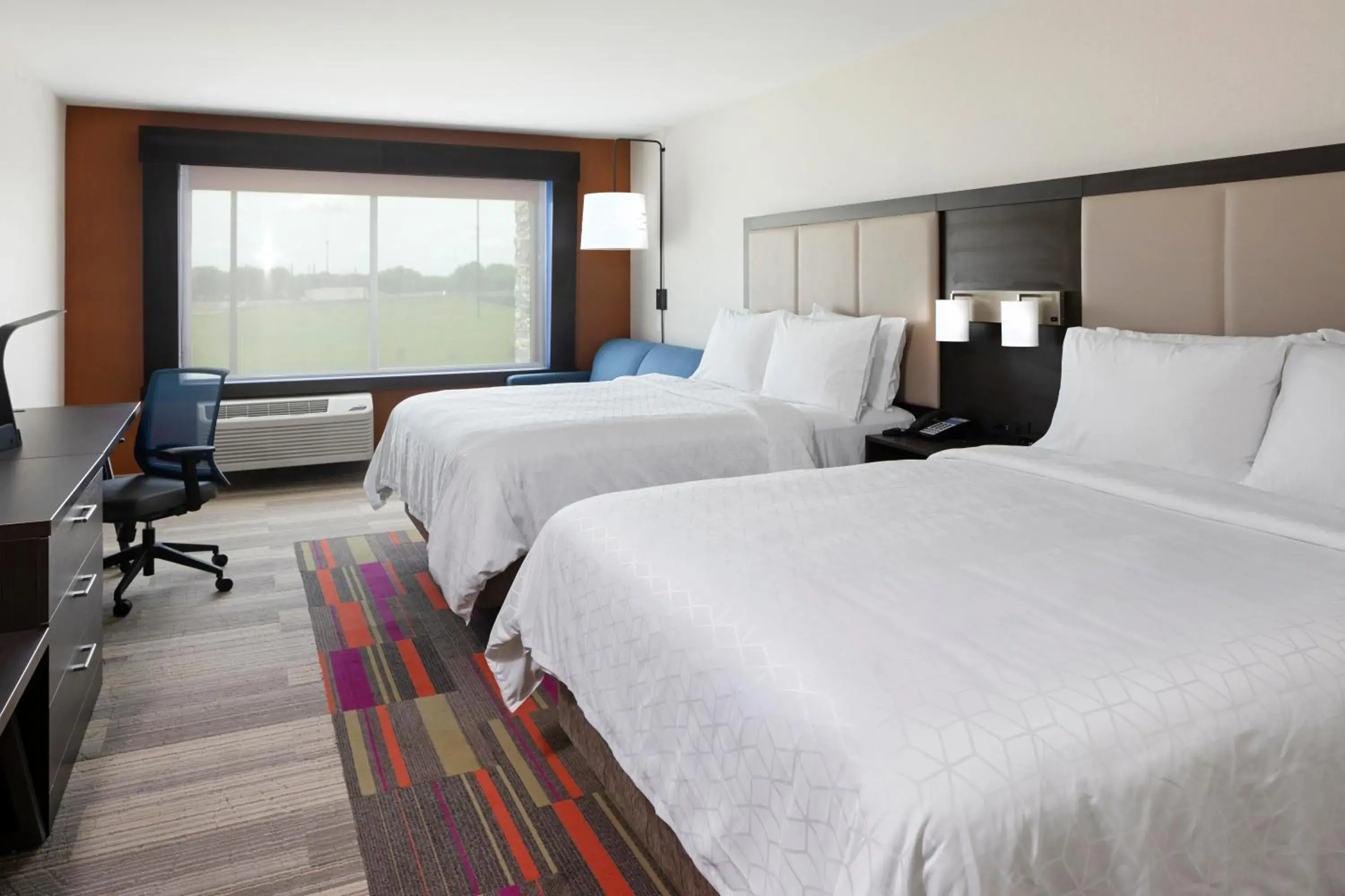 Standard Queen Room with Two Queen Beds in Holiday Inn Express & Suites - Bourbonnais East - Bradley by IHG Standard Queen Room with Two Queen Beds in Holiday Inn Express & Suites - Bourbonnais East - Bradley by IHG