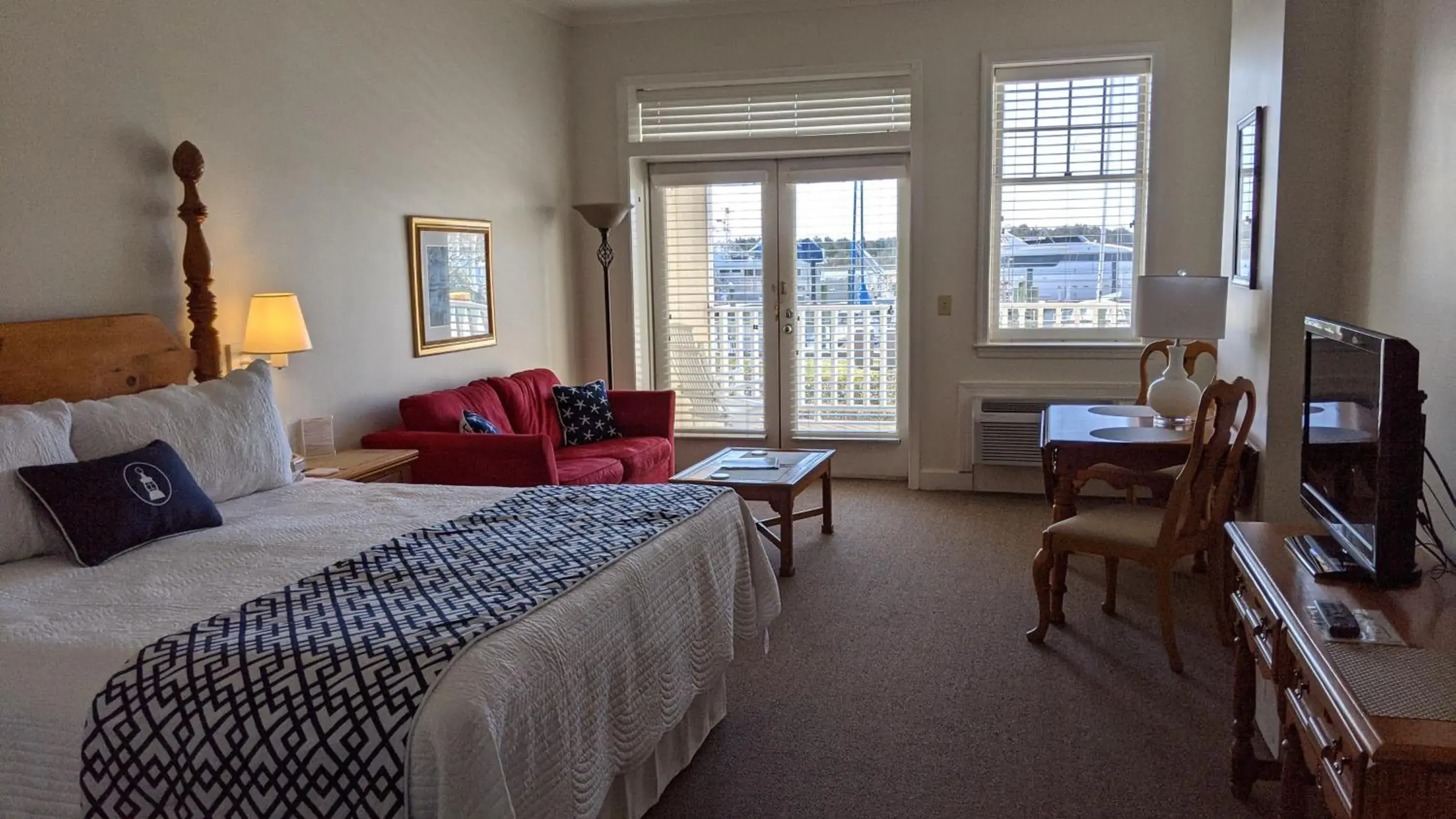 Junior Suite with Balcony in Inlet Inn NC Junior Suite with Balcony in Inlet Inn NC