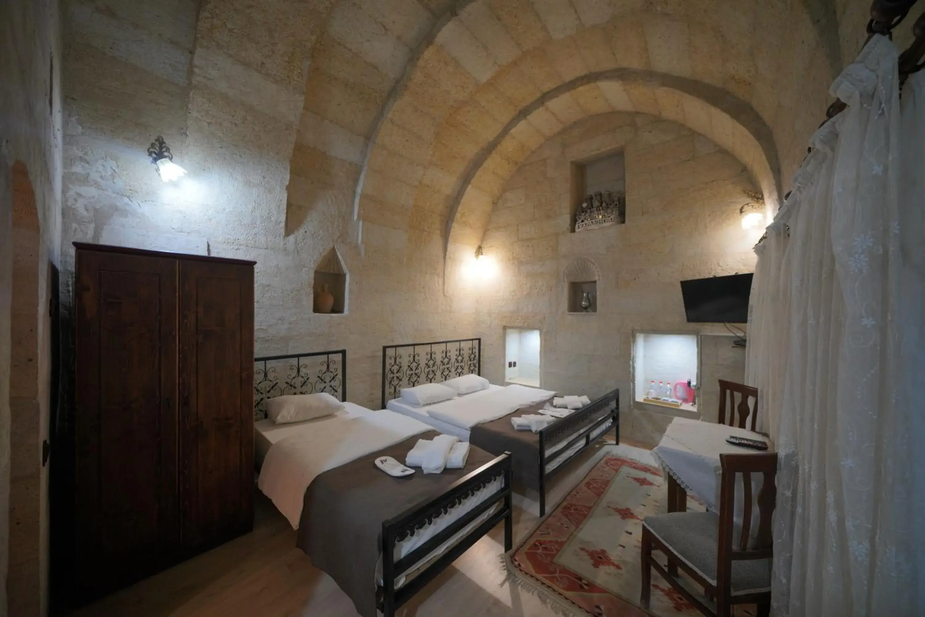 Cave Triple Room in View Cave Hotel Cave Triple Room in View Cave Hotel