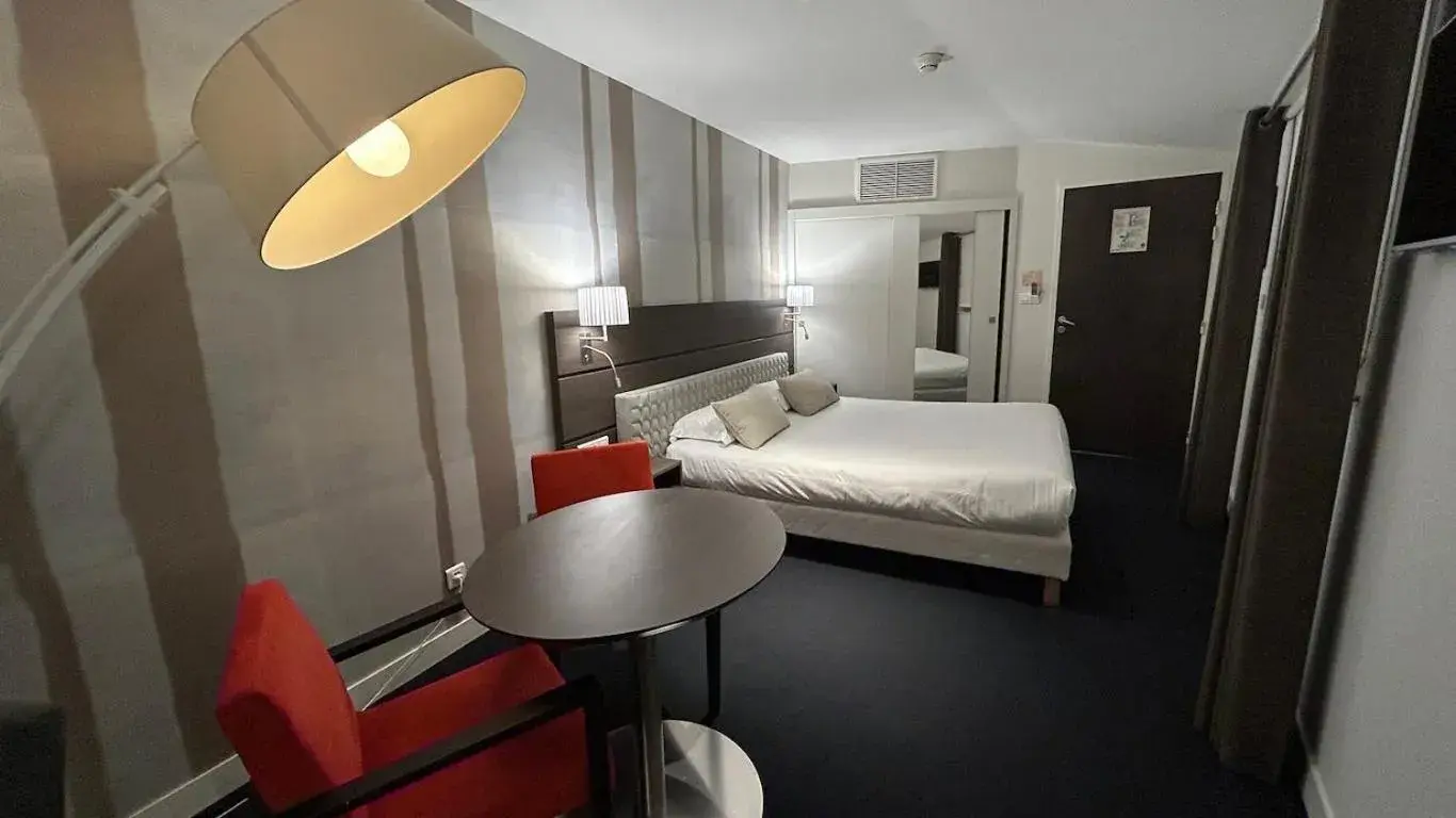 Deluxe Double Room in Le Cottage de Clairefontaine Deluxe Double Room in Le Cottage de Clairefontaine