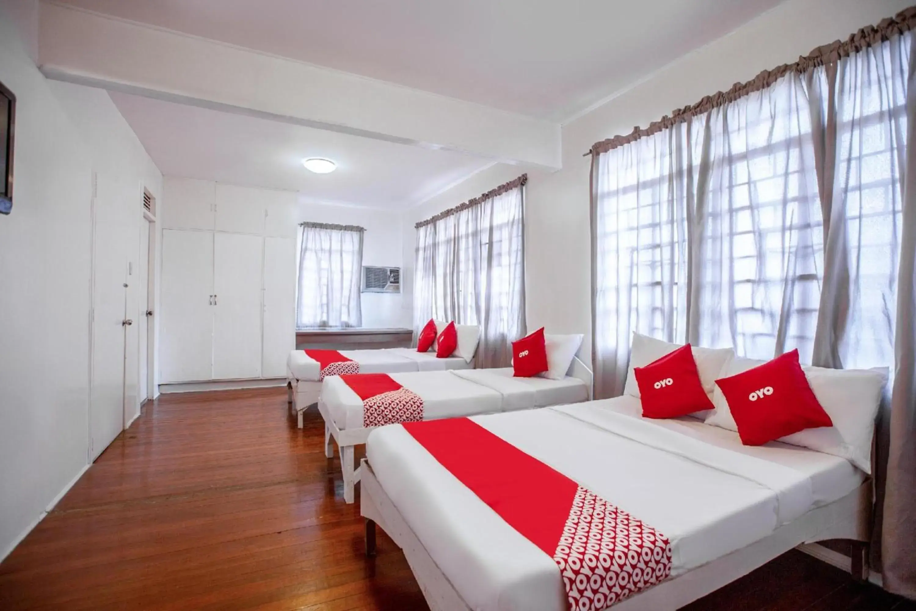 Family Room in OYO 588 Sunrock Resort Family Room in OYO 588 Sunrock Resort