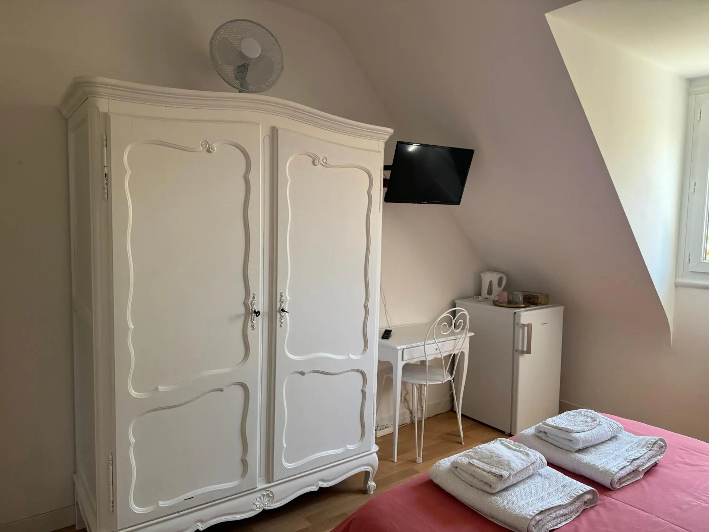 Double Room with Private Bathroom in Aux portes de Pornichet, Chambres d'hôtes Ty'Sacha Double Room with Private Bathroom in Aux portes de Pornichet, Chambres d'hôtes Ty'Sacha