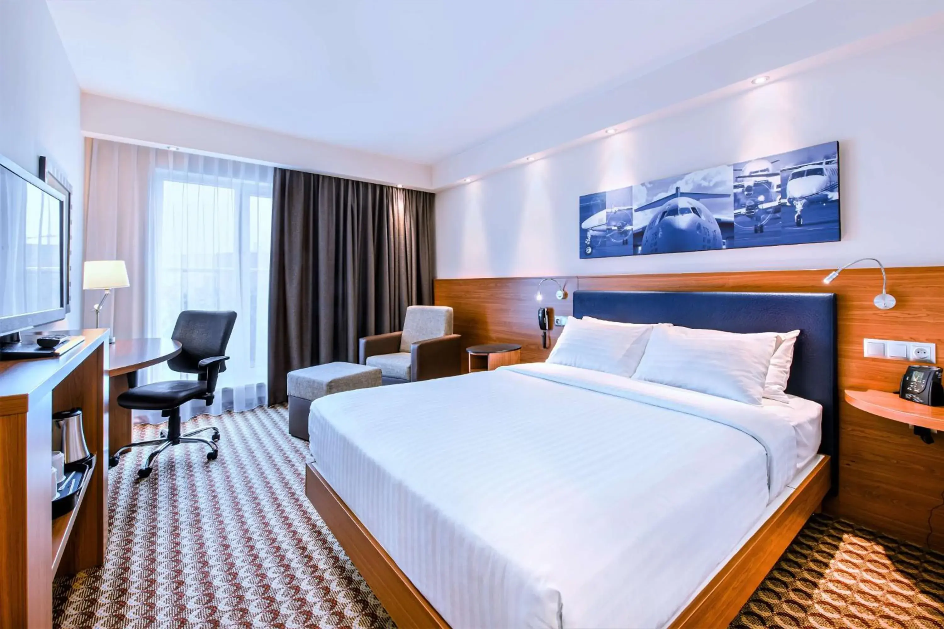 Queen Room in Hampton by Hilton Warsaw Airport Queen Room in Hampton by Hilton Warsaw Airport