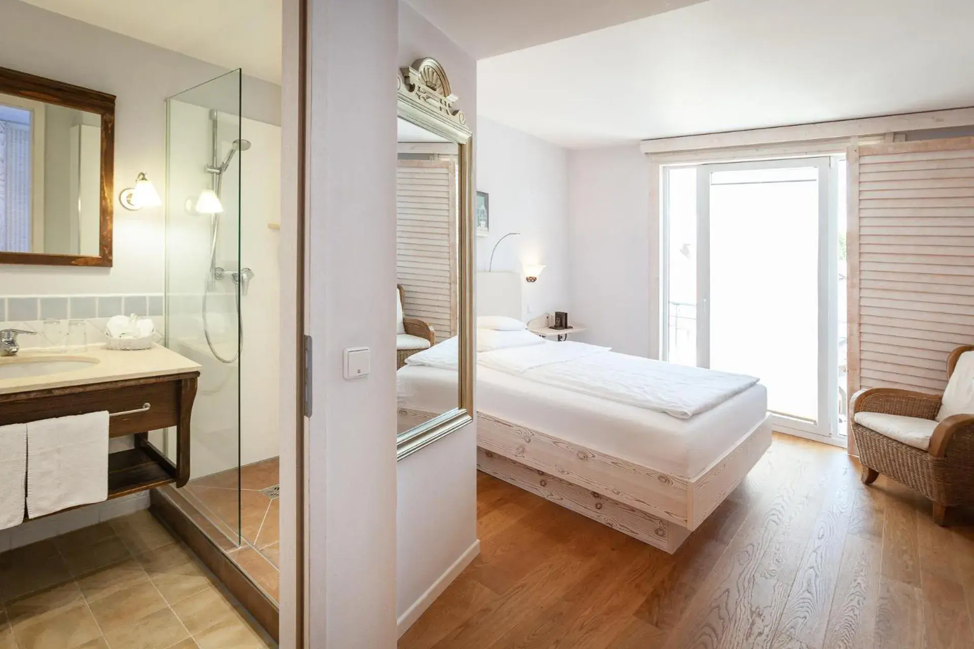 Standard Room in Hotel Hirschen in Freiburg-Lehen Standard Room in Hotel Hirschen in Freiburg-Lehen