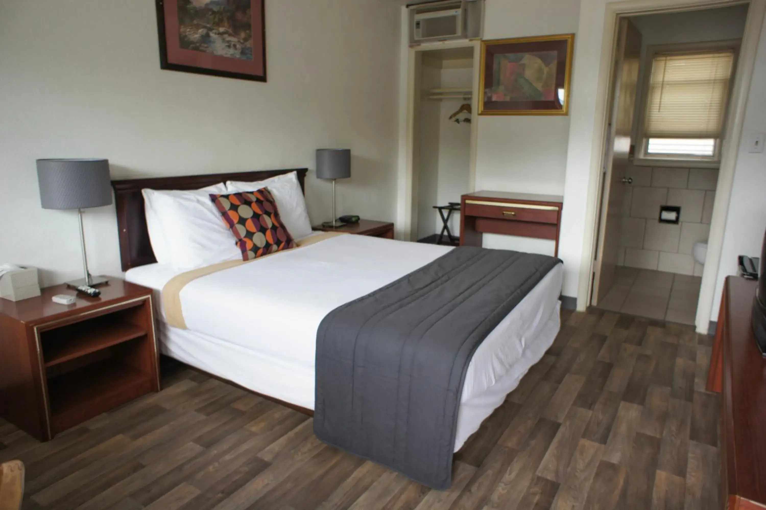 Queen Room in City Center Motel Queen Room in City Center Motel