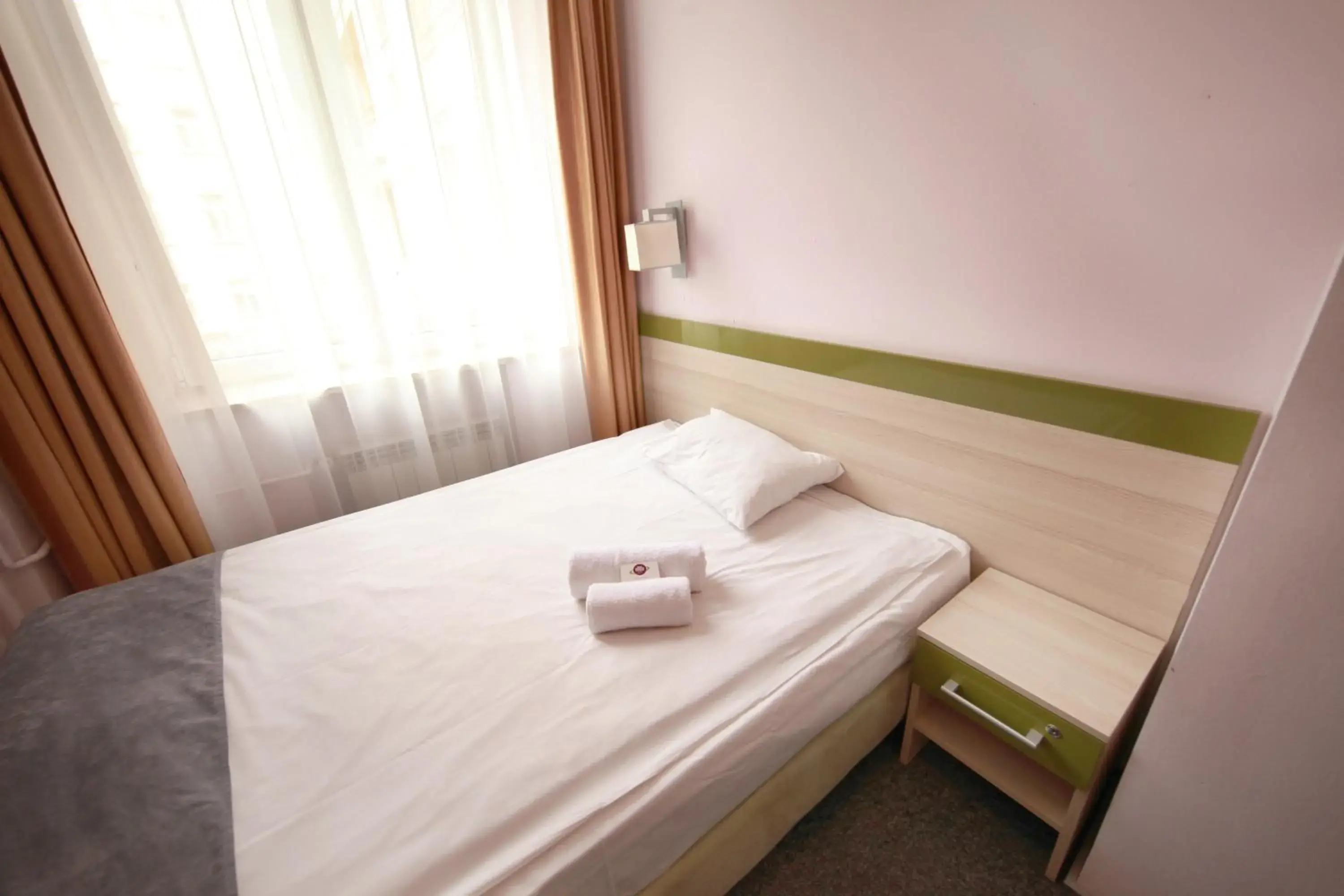 Small Single Room with Shared Bathroom in eMKa Hostel Small Single Room with Shared Bathroom in eMKa Hostel