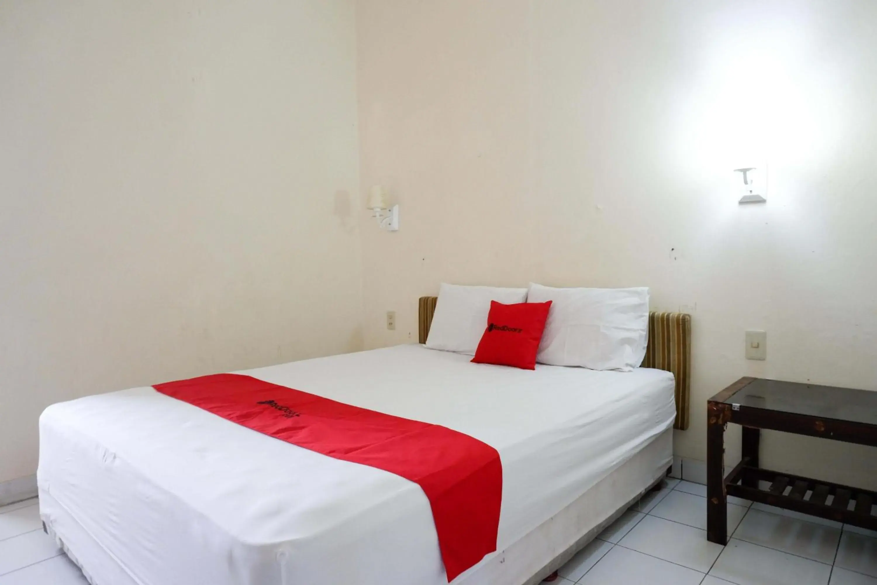 Double Room in RedDoorz near Lokawisata Baturaden 2 Double Room in RedDoorz near Lokawisata Baturaden 2