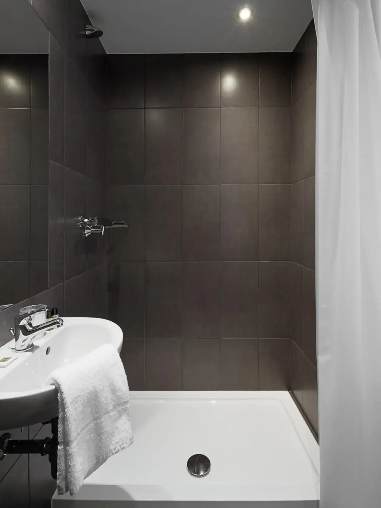 Deluxe Queen Room in The Social Hub Amsterdam West 4 star Deluxe Queen Room in The Social Hub Amsterdam West 4 star