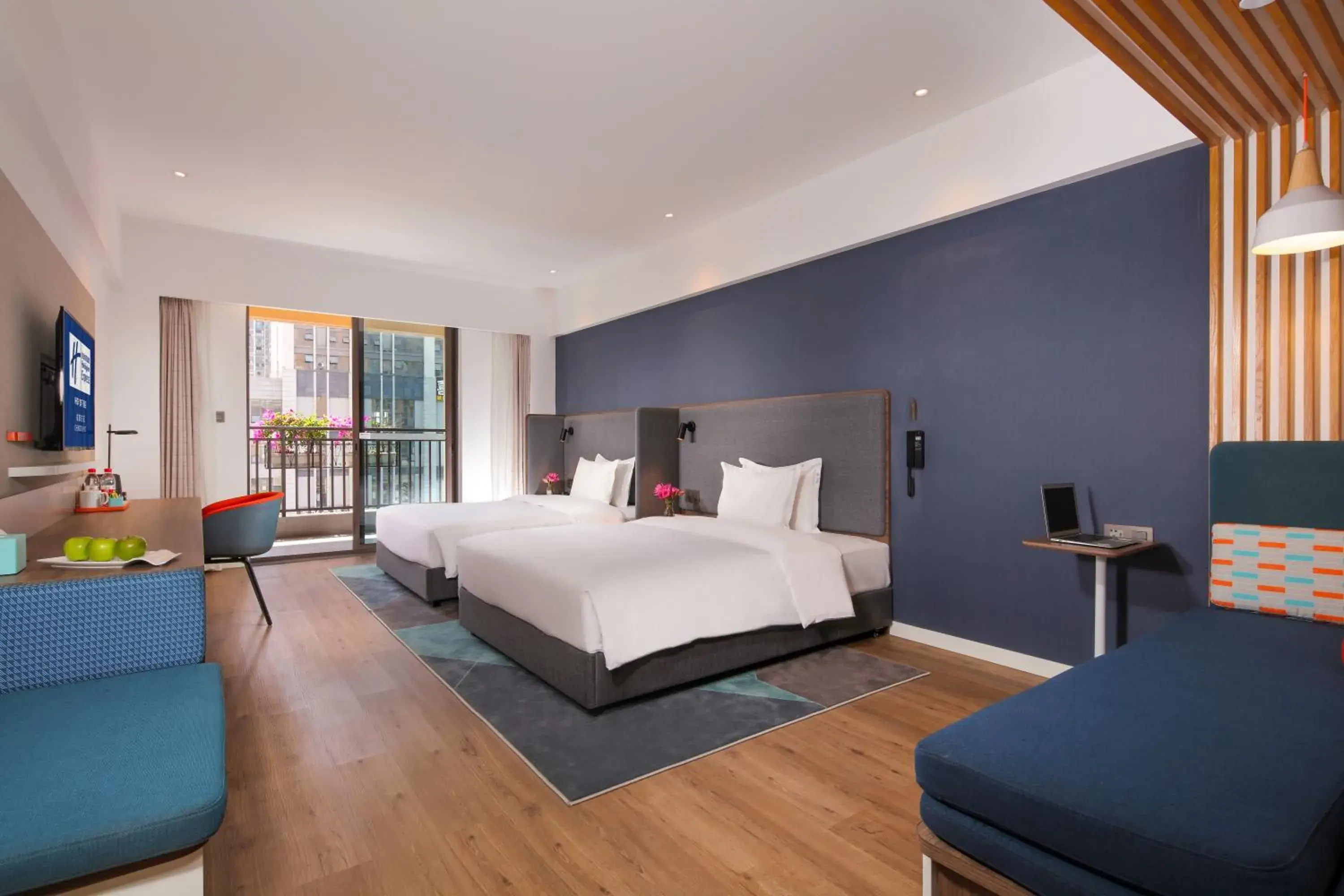 Standard Queen Room with Two Queen Beds and Balcony in Holiday Inn Express Chengdu East Railway by lHG - Near The World Games Gymnasium Standard Queen Room with Two Queen Beds and Balcony in Holiday Inn Express Chengdu East Railway by lHG - Near The World Games Gymnasium