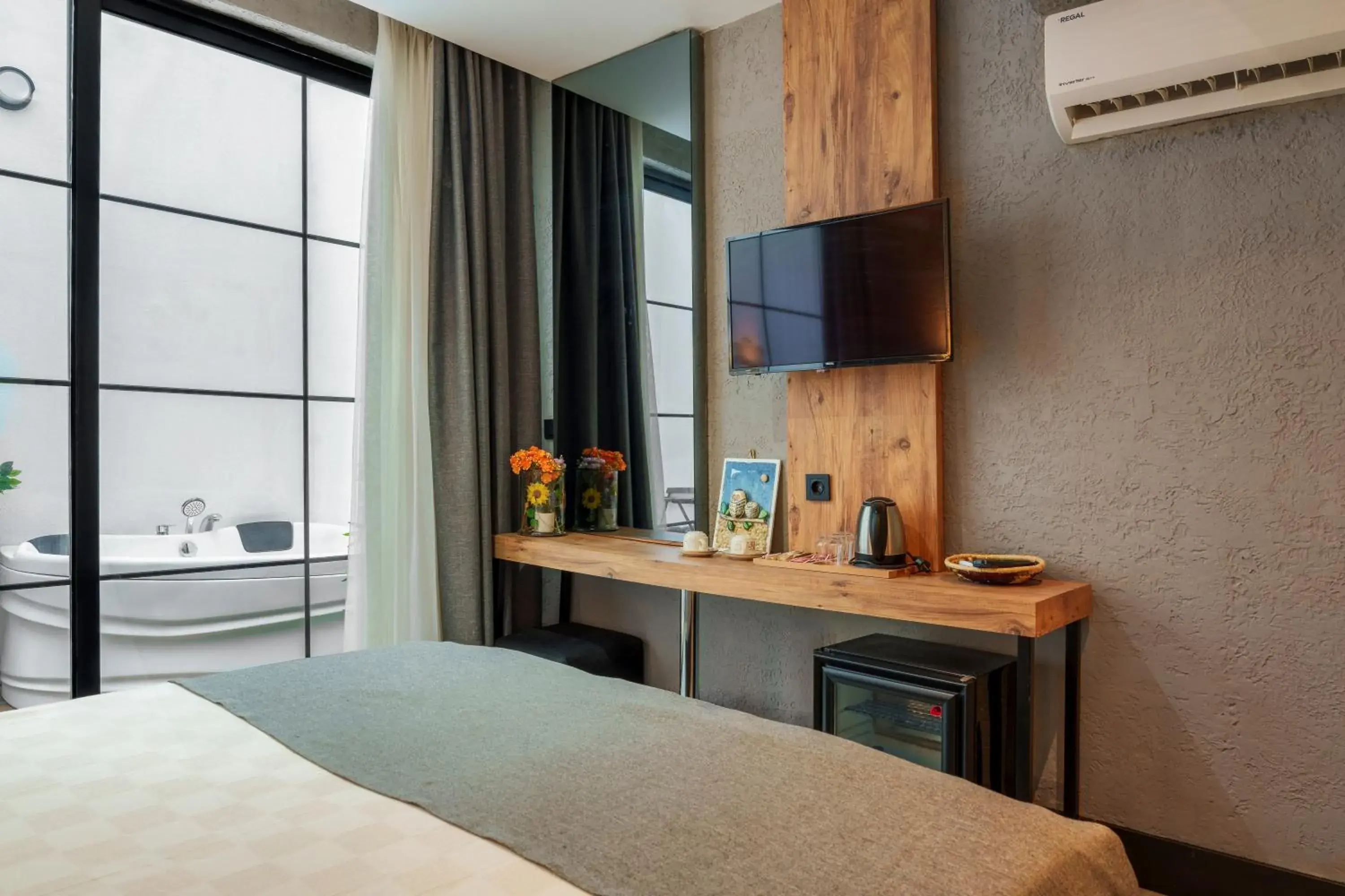 Suite with Hot Tub in Mielo Lara Hotel Suite with Hot Tub in Mielo Lara Hotel