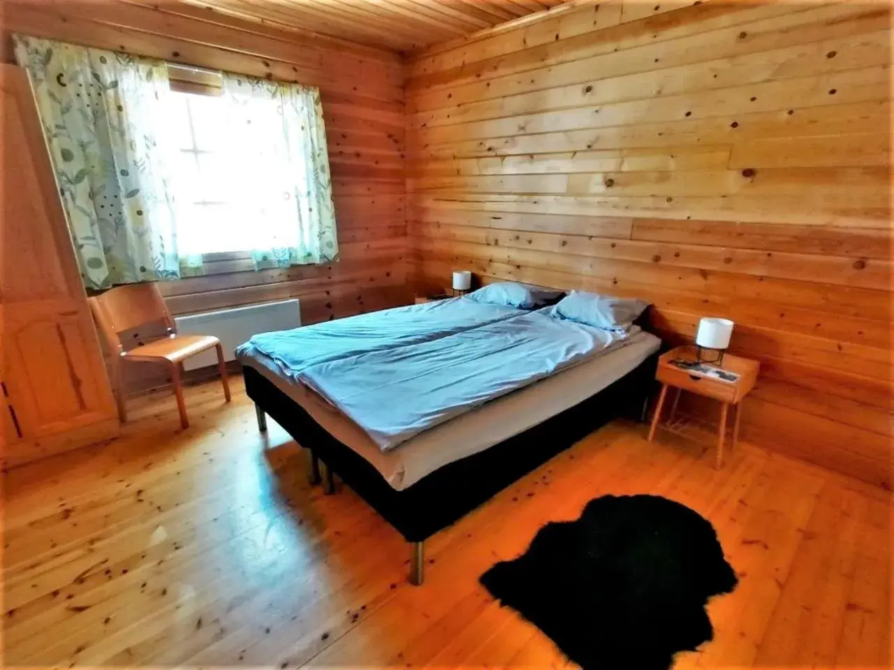 Triple Room with Shared Toilet in Old Pine Husky Lodge Triple Room with Shared Toilet in Old Pine Husky Lodge