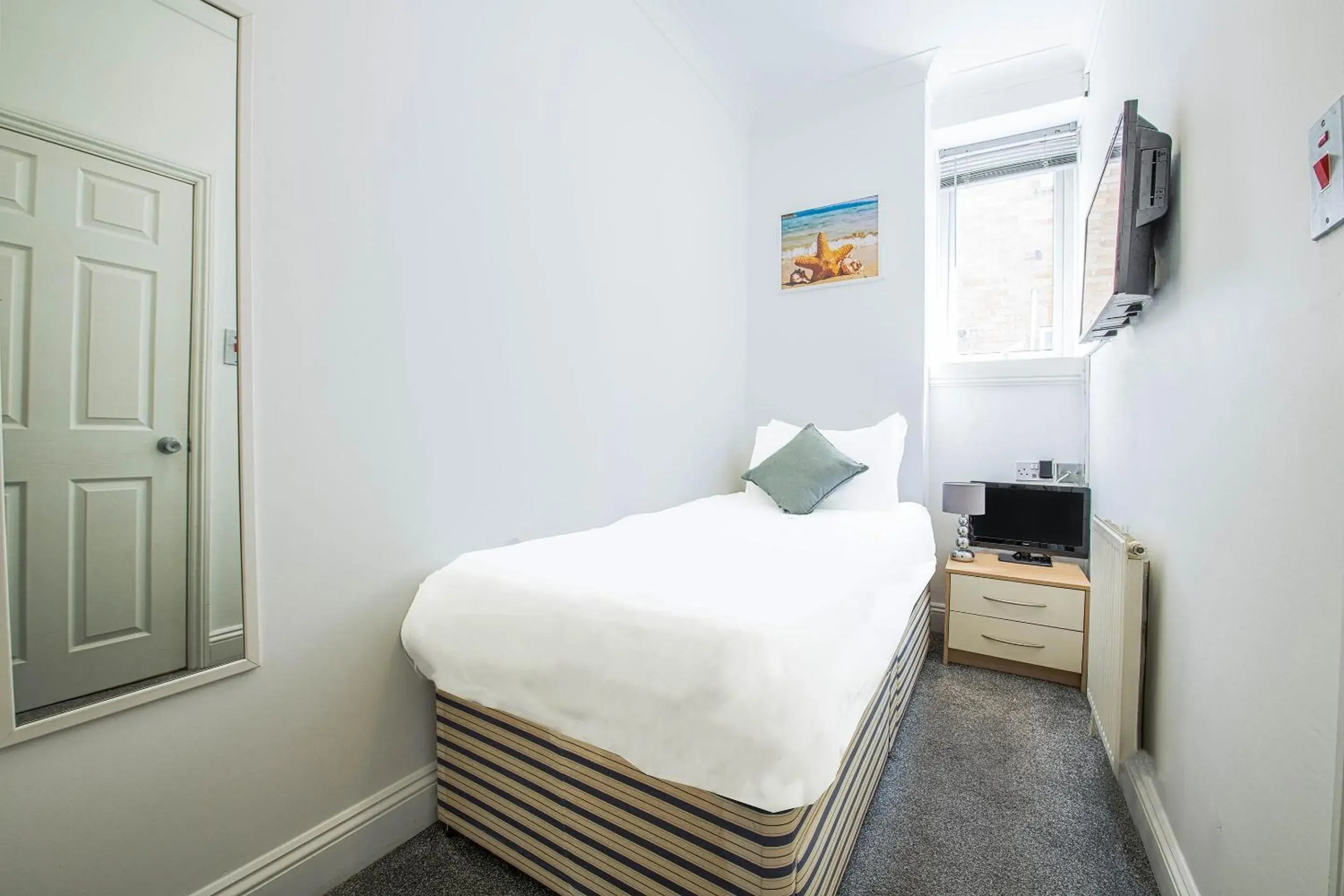 Standard Single Room in OYO Pier Hotel Standard Single Room in OYO Pier Hotel