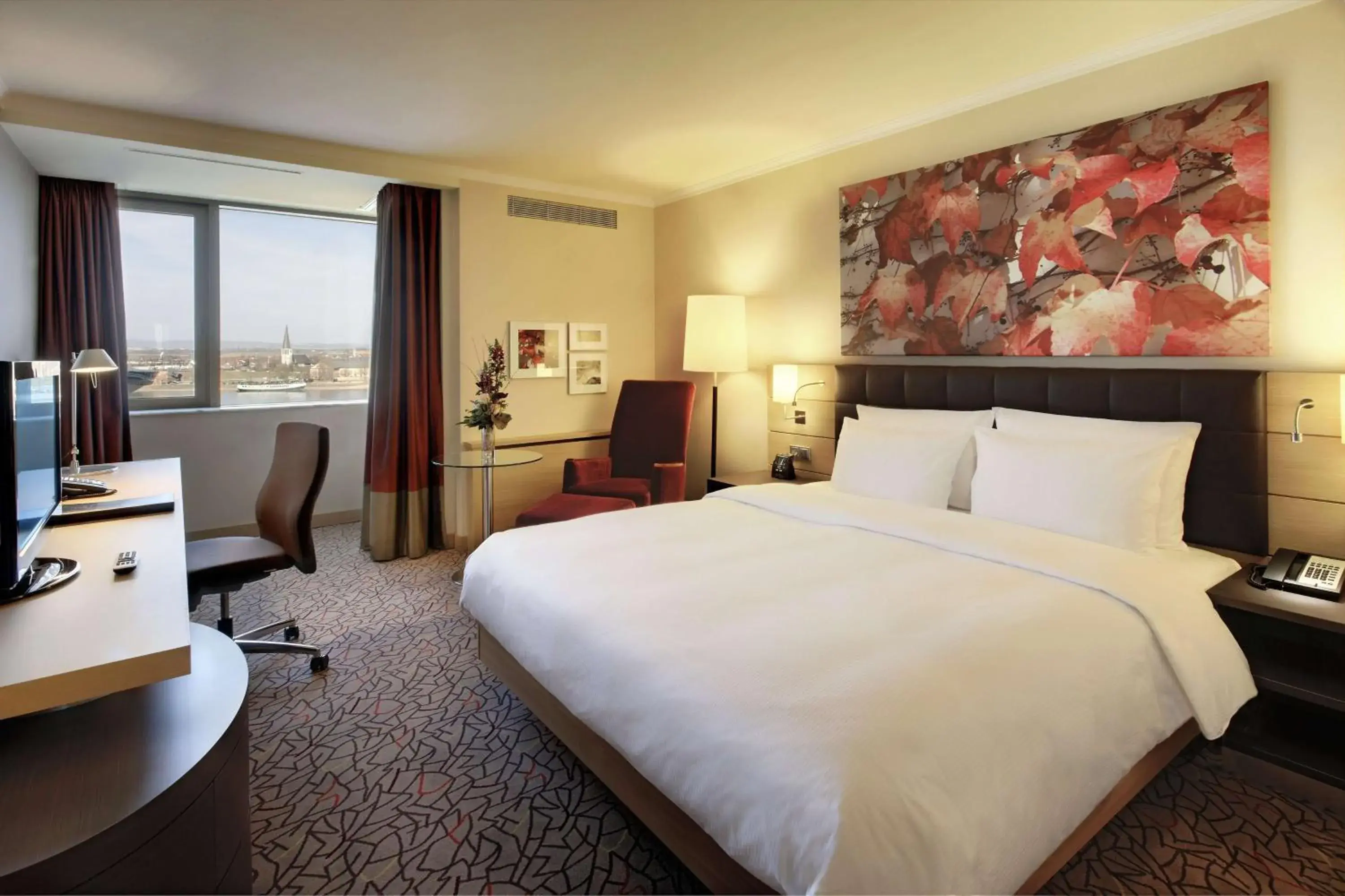 Deluxe King Room with River View in Hilton Mainz Deluxe King Room with River View in Hilton Mainz