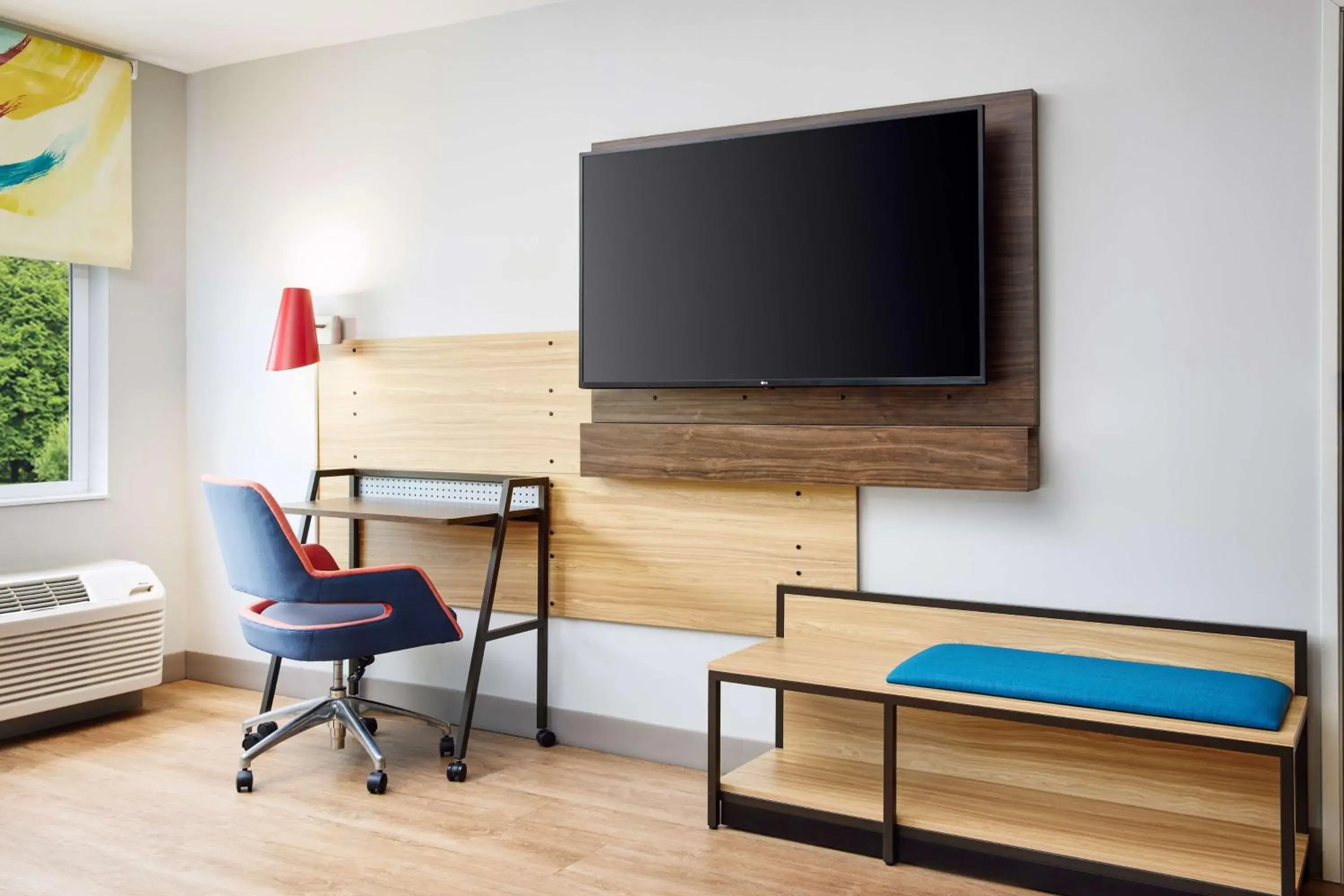 King Room with Bath Tub - Mobility and Hearing Access in Tru By Hilton Charleston Airport King Room with Bath Tub - Mobility and Hearing Access in Tru By Hilton Charleston Airport