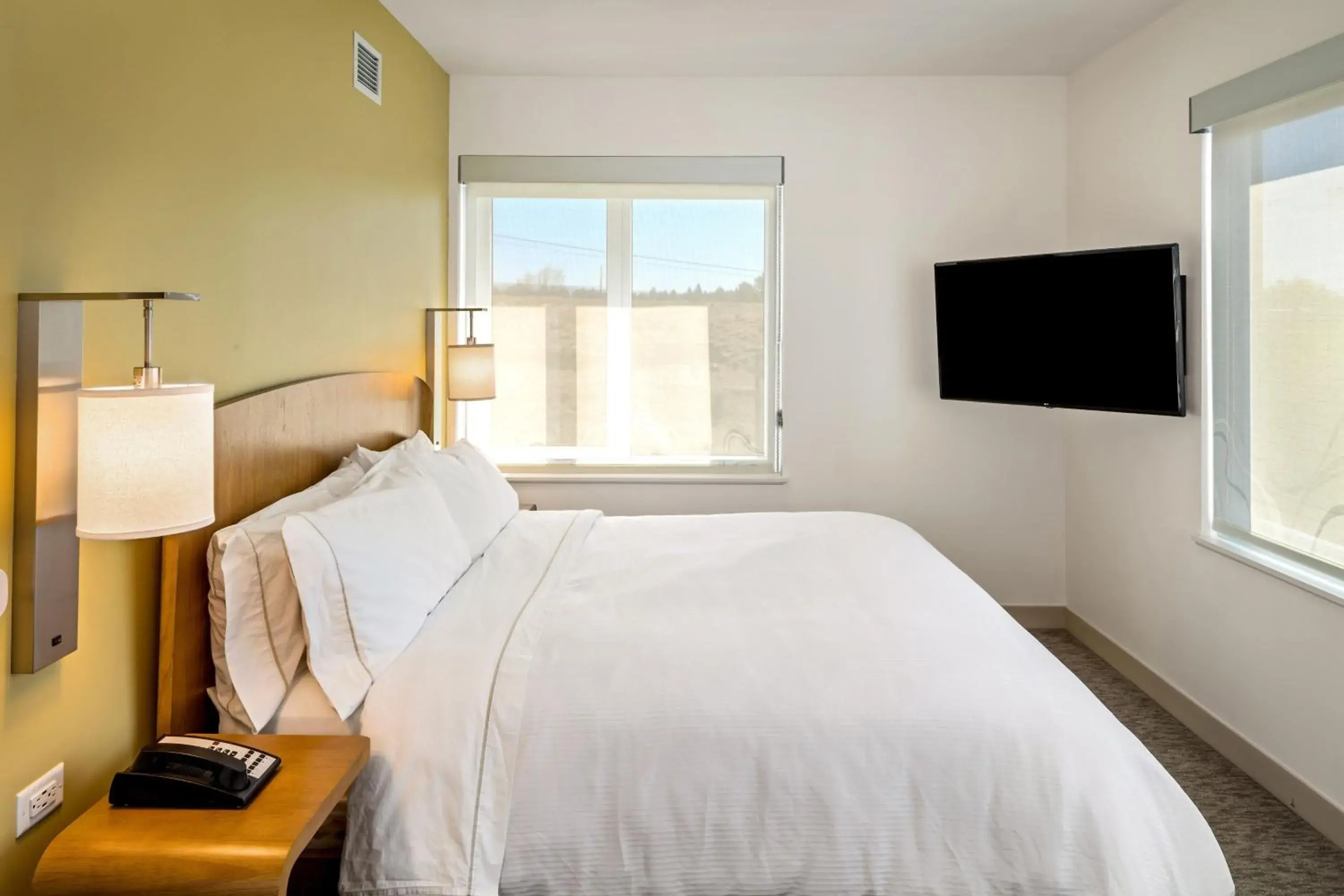 Executive Corner Suite, 1 Bedroom Suite, 1 King, Sofa bed in Element Bend Executive Corner Suite, 1 Bedroom Suite, 1 King, Sofa bed in Element Bend