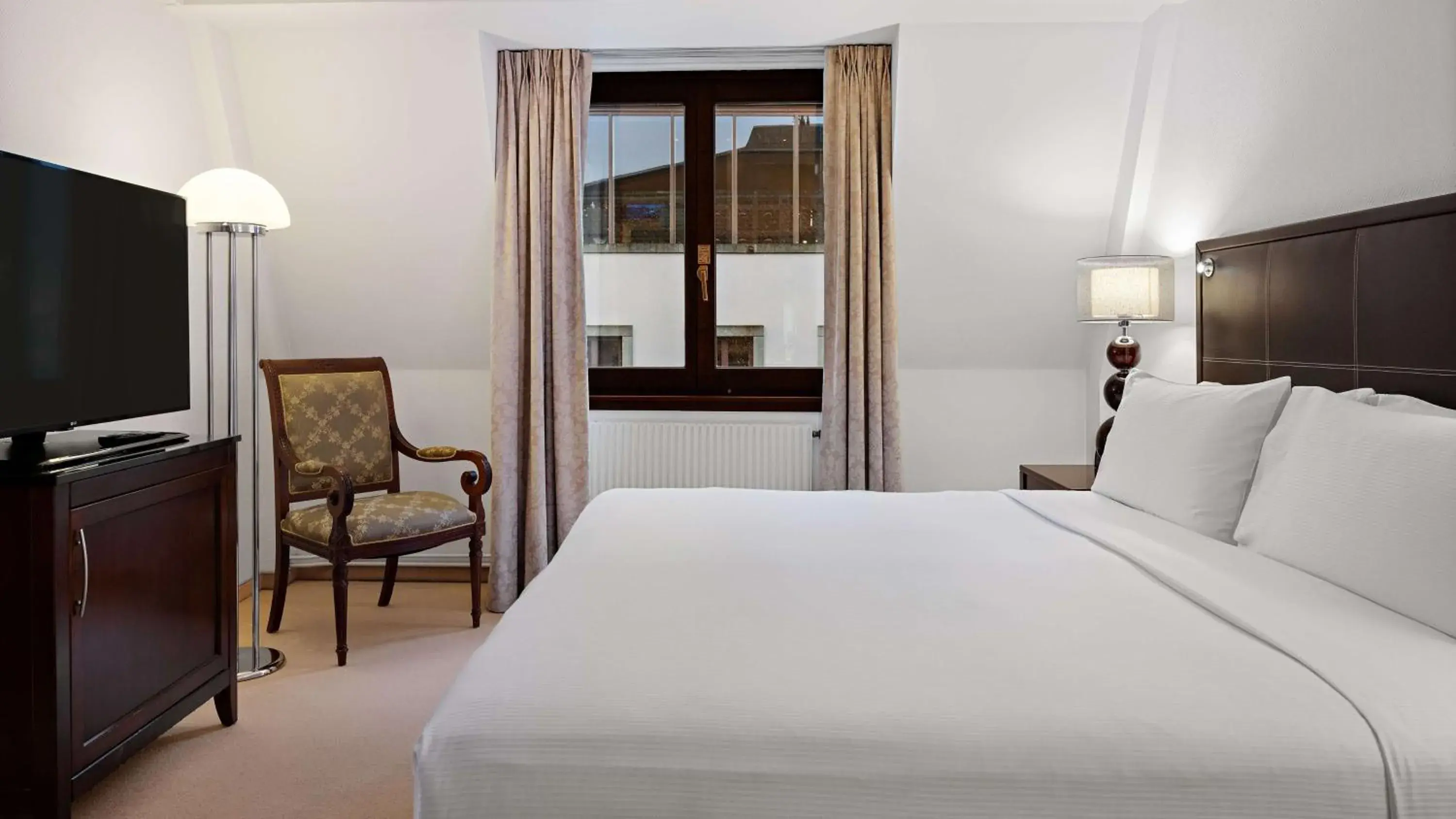 Corner King Suite in Hilton Dresden an der Frauenkirche Corner King Suite in Hilton Dresden an der Frauenkirche