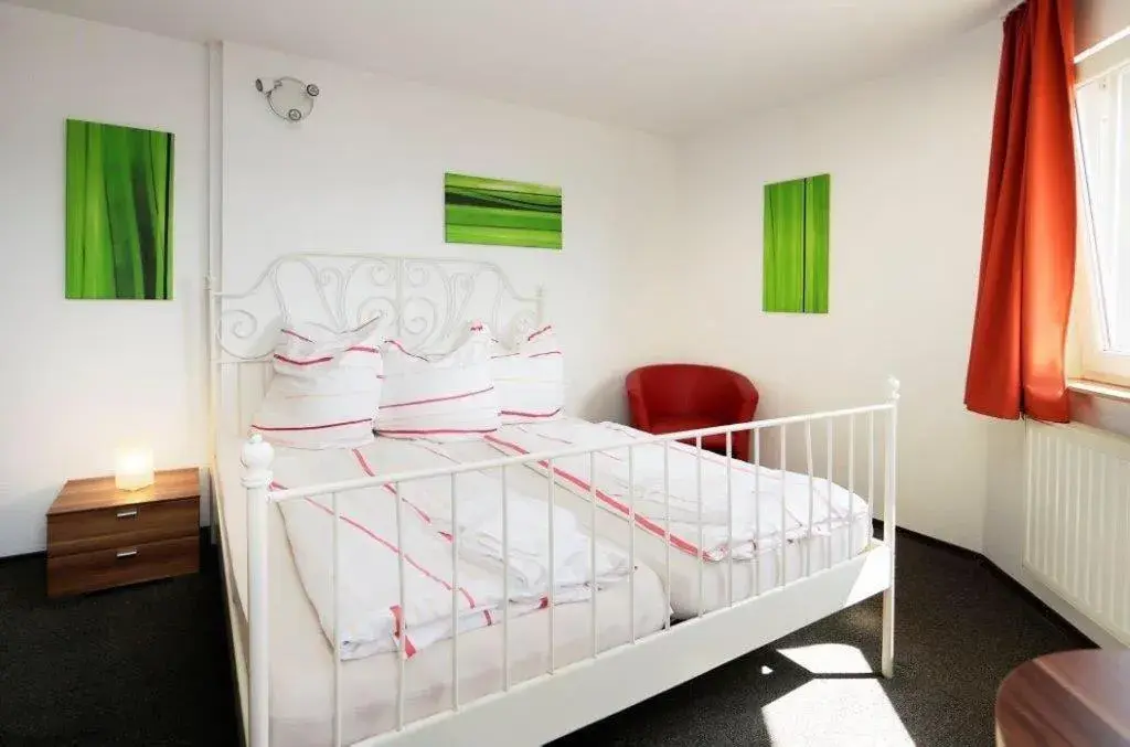 Double Room in Hotel Goldener Hahn Double Room in Hotel Goldener Hahn