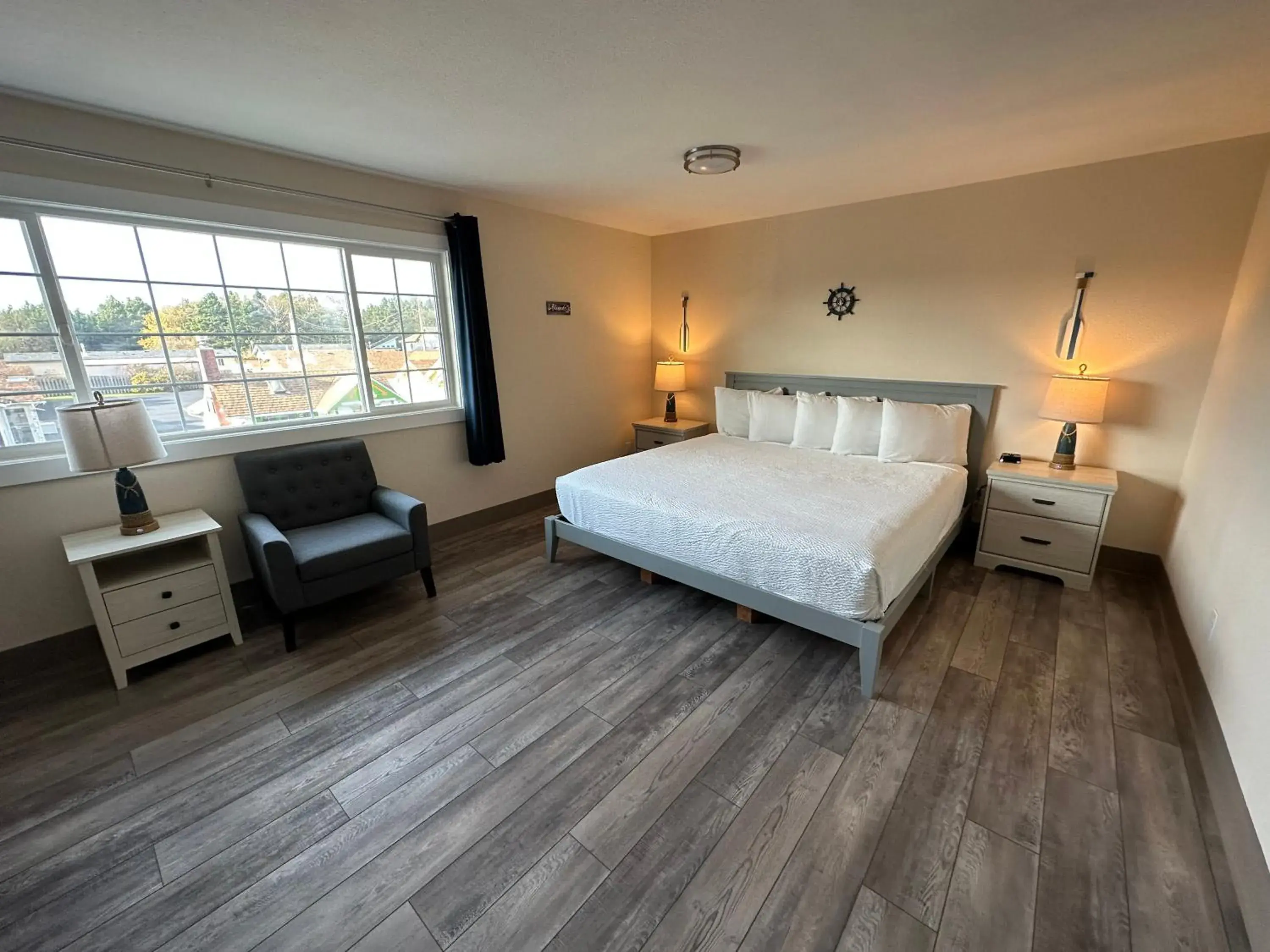 One Bedroom King Suite w/ Kitchenette in Coastal Inn and Suites One Bedroom King Suite w/ Kitchenette in Coastal Inn and Suites