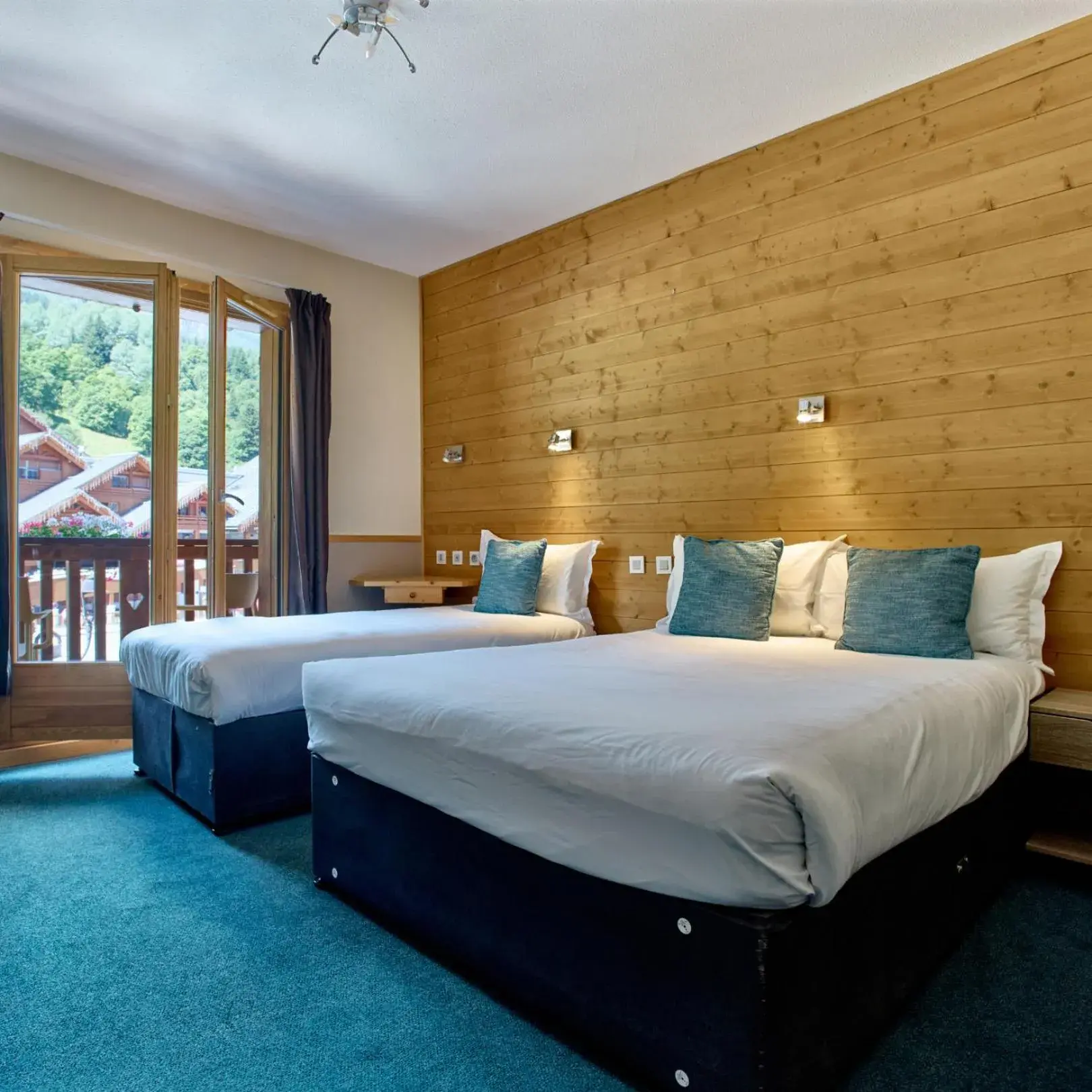 Family Room with Balcony in Hôtel Les Grangettes Family Room with Balcony in Hôtel Les Grangettes