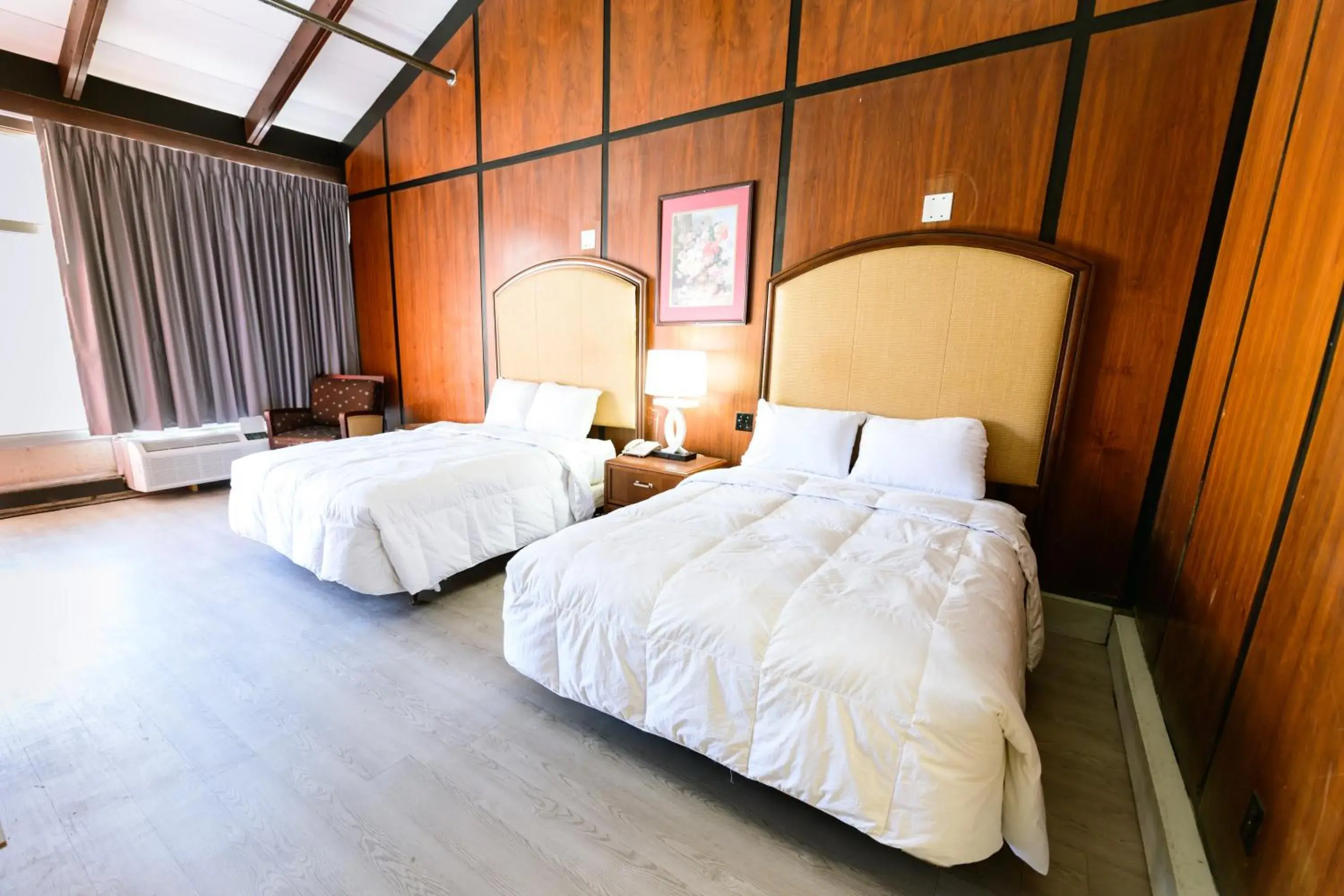 Deluxe Double Room in OAKS MOTEL GREENSBORO NC Deluxe Double Room in OAKS MOTEL GREENSBORO NC