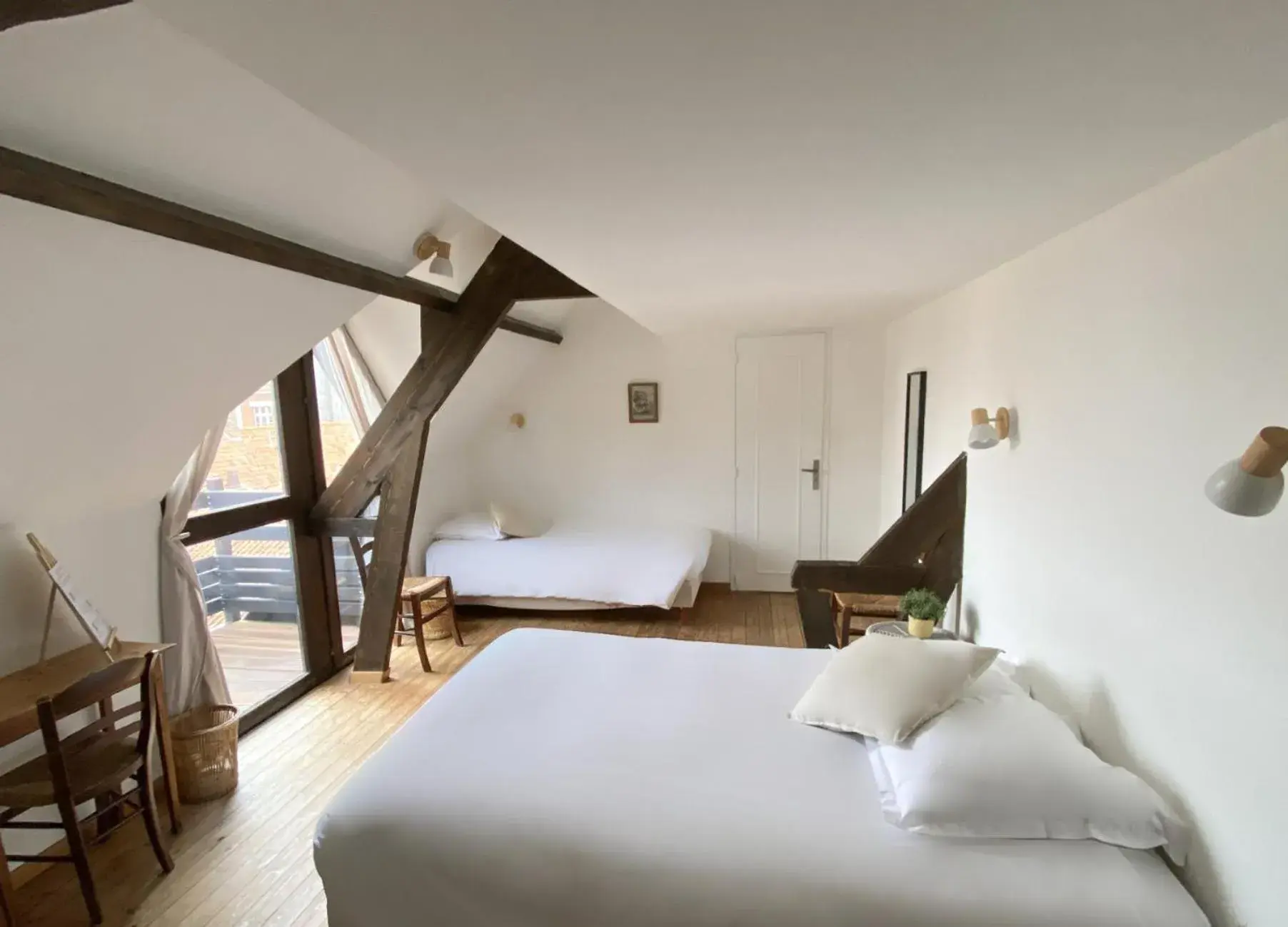 Triple Room with Balcony in Hôtel de La Plage - WISSANT Triple Room with Balcony in Hôtel de La Plage - WISSANT