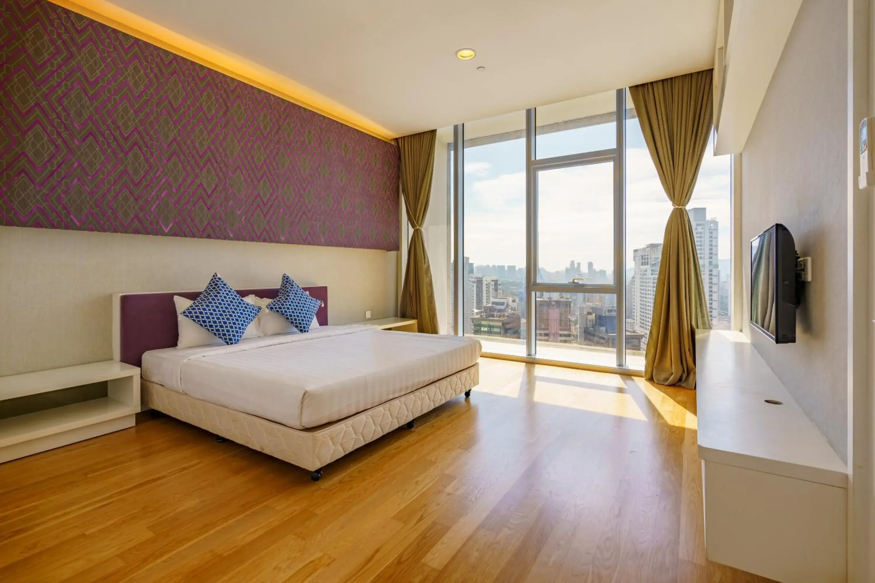 Executive Suite with Bathtub in Yemala Suites at Platinum KLCC Executive Suite with Bathtub in Yemala Suites at Platinum KLCC