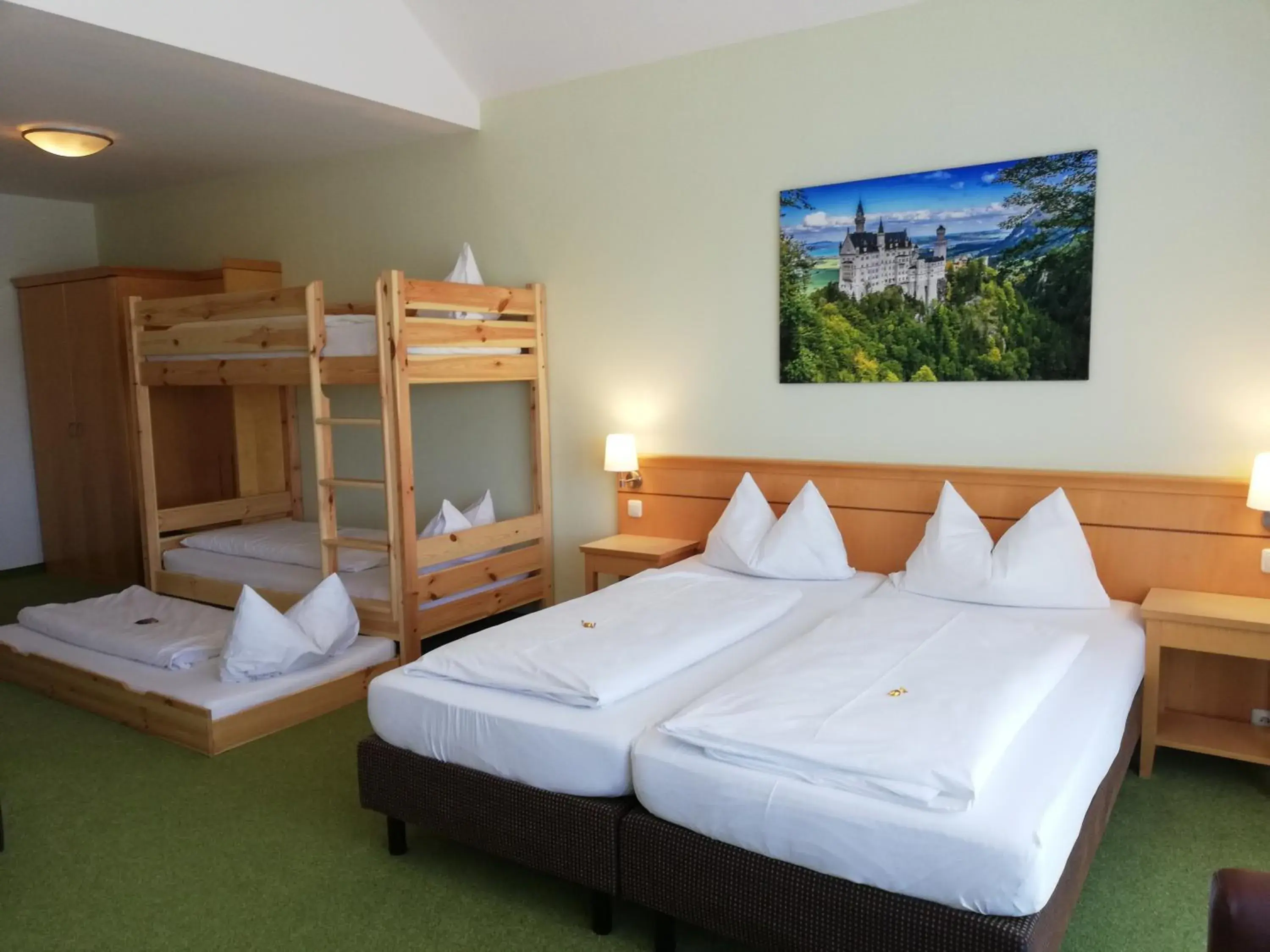 Quadruple Room in Familienhotel nahe der Therme Erding Quadruple Room in Familienhotel nahe der Therme Erding