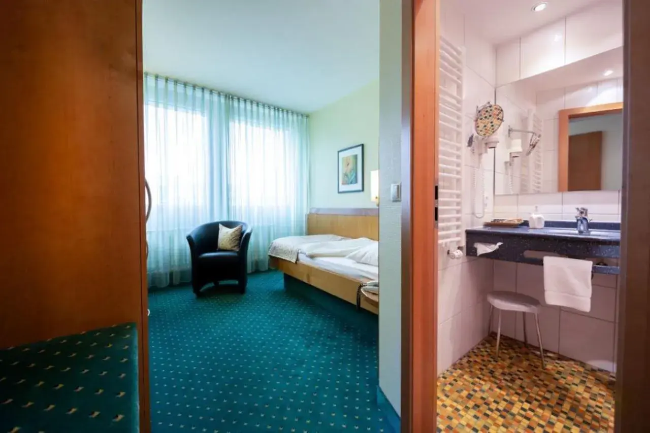 Small Single Room in Kronenhotel Small Single Room in Kronenhotel