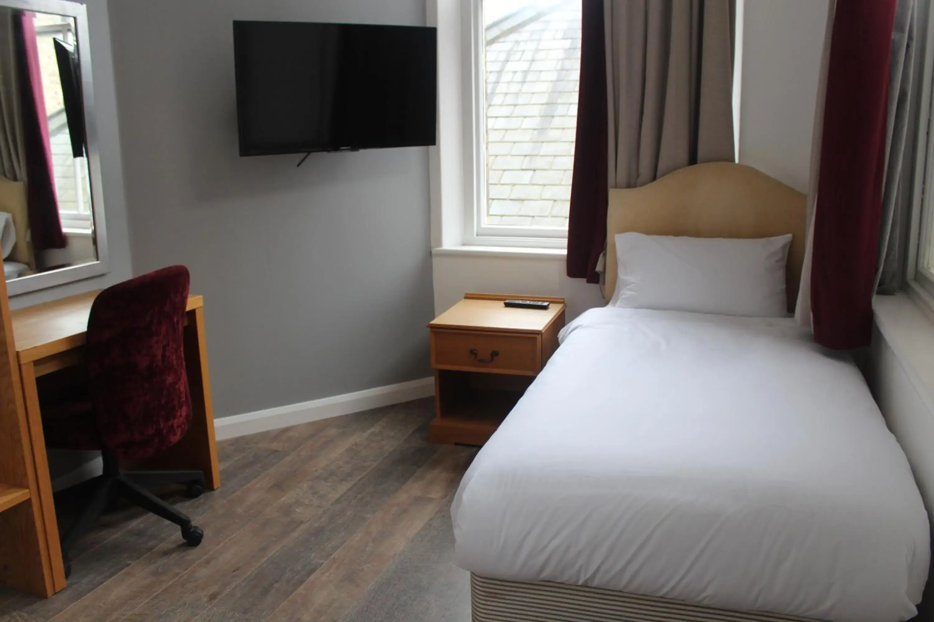 Small Single Room in Park Hotel & Apartments Small Single Room in Park Hotel & Apartments