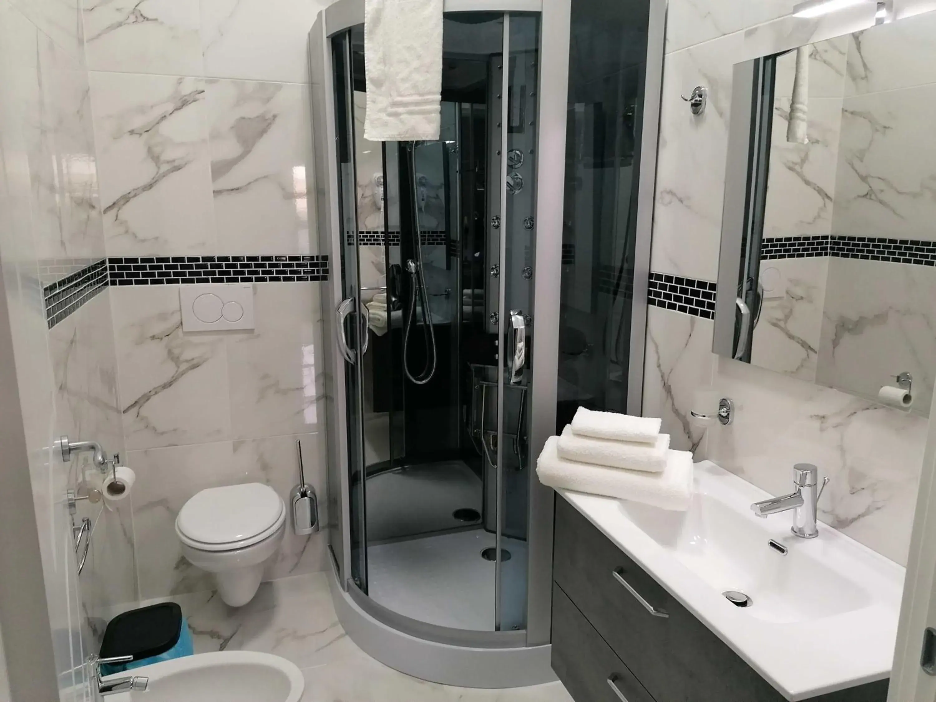 Quadruple Room with Balcony - single occupancy in B&B WHITE HOUSE Quadruple Room with Balcony - single occupancy in B&B WHITE HOUSE