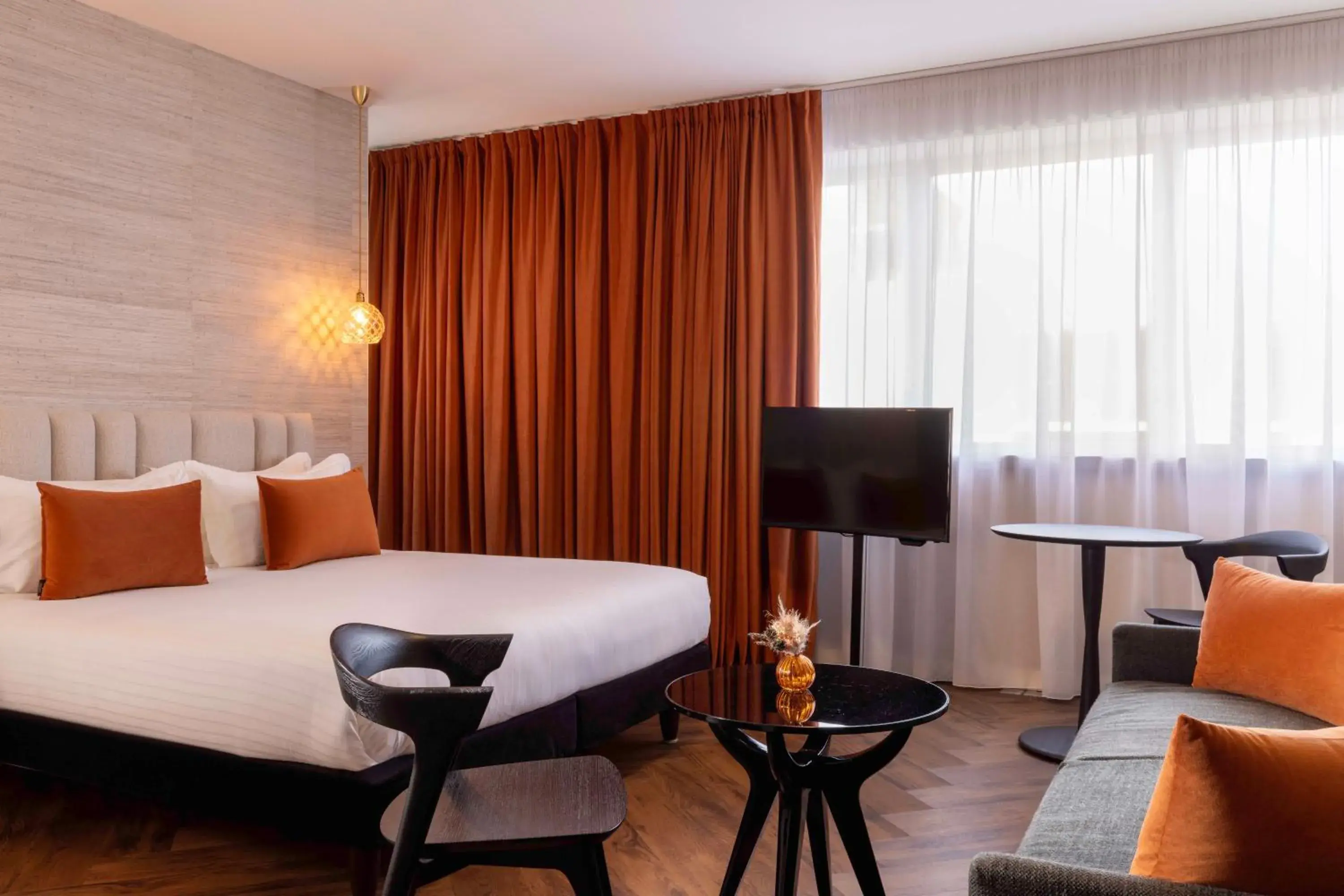 Junior Queen Suite in Best Western Plus Hôtel Isidore Junior Queen Suite in Best Western Plus Hôtel Isidore