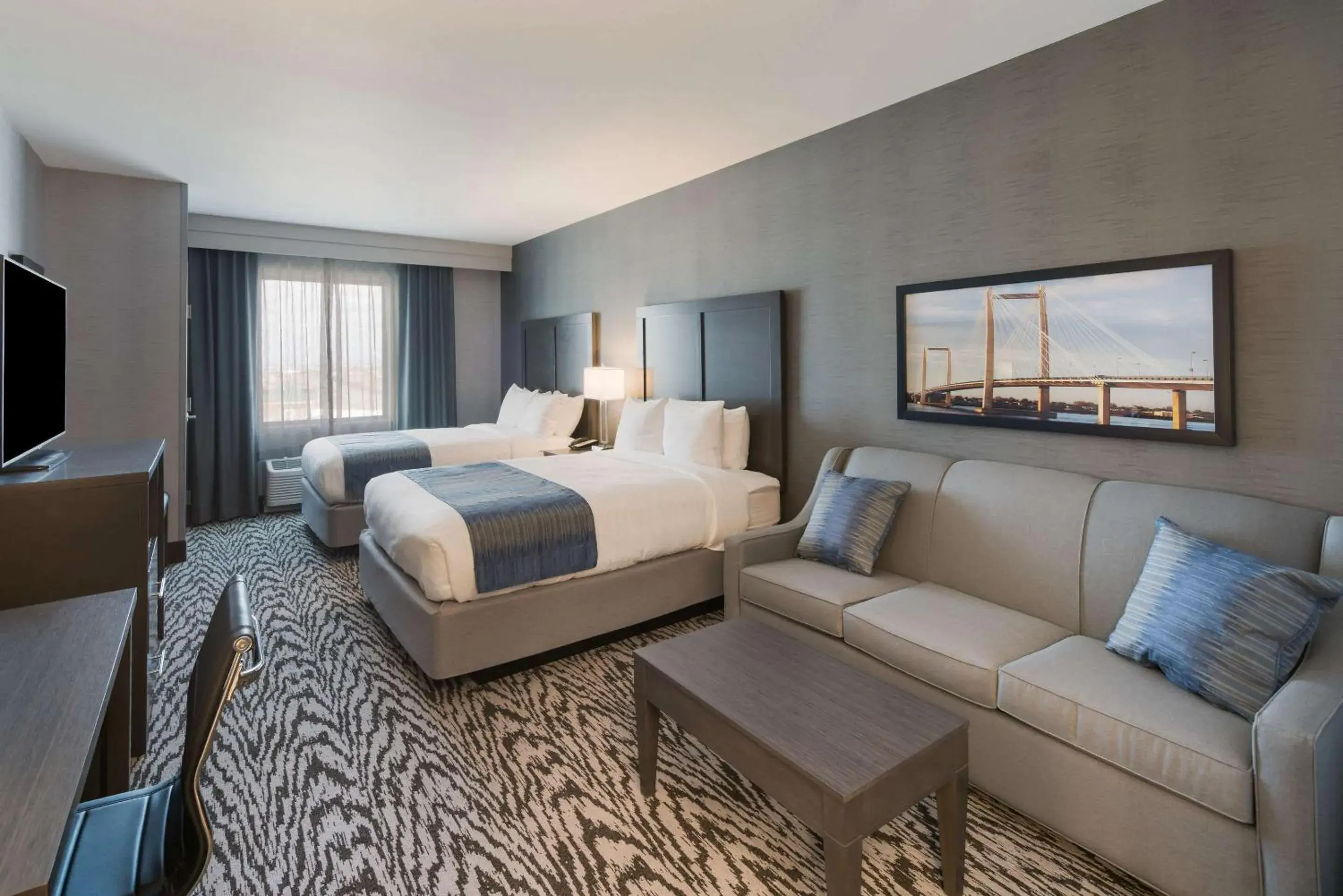 Queen Suite with Two Queen Beds and Sofa Bed - Non-Smoking in Comfort Suites Kennewick at Southridge Queen Suite with Two Queen Beds and Sofa Bed - Non-Smoking in Comfort Suites Kennewick at Southridge