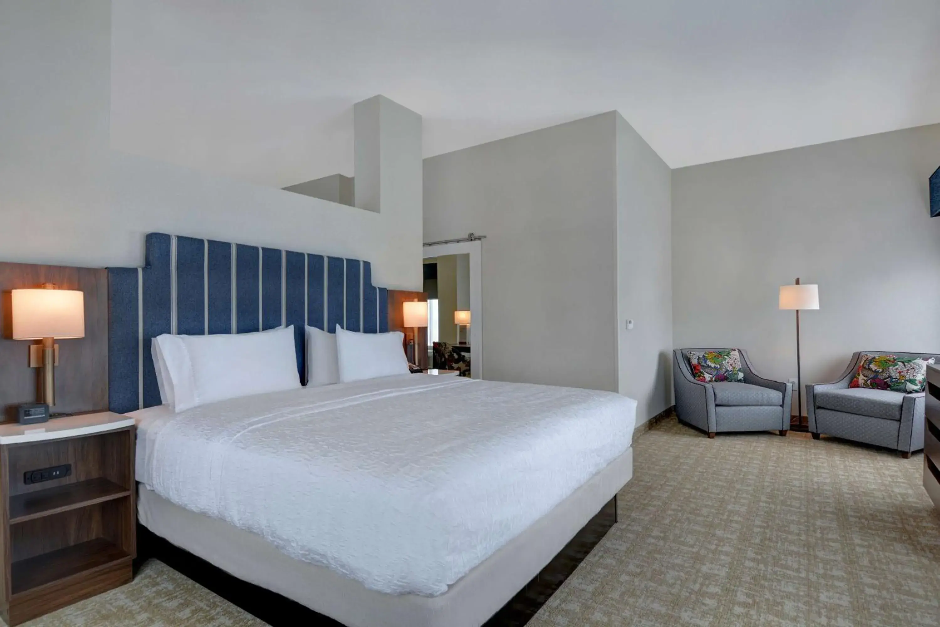 Corner King Studio in Hampton Inn & Suites Nashville Downtown Capitol View, Tn Corner King Studio in Hampton Inn & Suites Nashville Downtown Capitol View, Tn