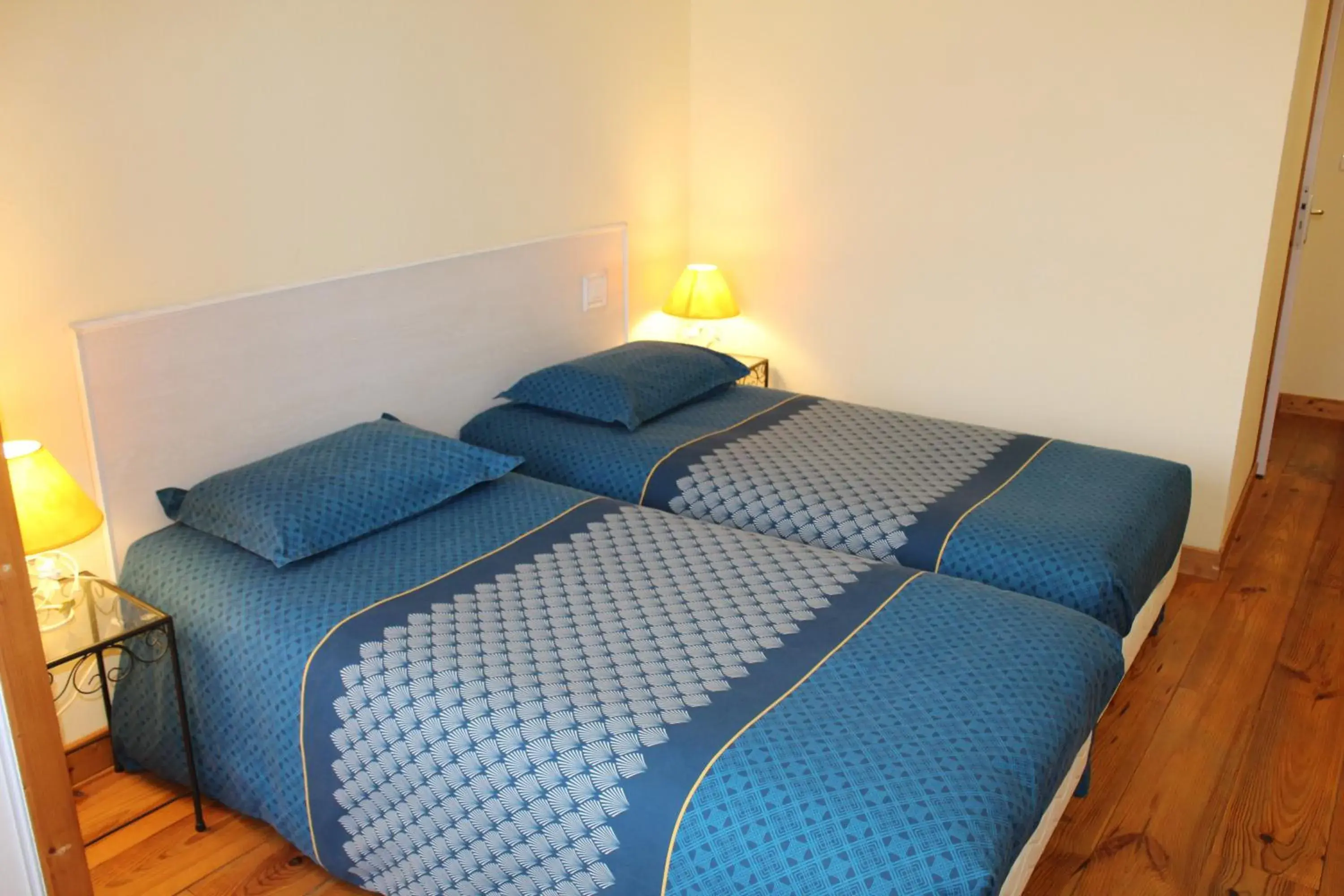 Twin Room with Private Bathroom in COMME UN COQ EN PÂTE Twin Room with Private Bathroom in COMME UN COQ EN PÂTE