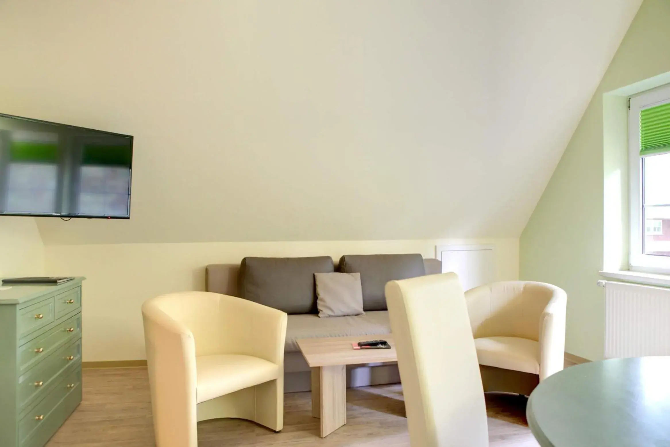 Family Studio - single occupancy in TUI SUNEO Kinderresort Ihr entspannter Familienurlaub mit Abenteuerspielplatz & der längsten Wasserrutsche im deutschen Teil der Insel Usedom Family Studio - single occupancy in TUI SUNEO Kinderresort Ihr entspannter Familienurlaub mit Abenteuerspielplatz & der längsten Wasserrutsche im deutschen Teil der Insel Usedom