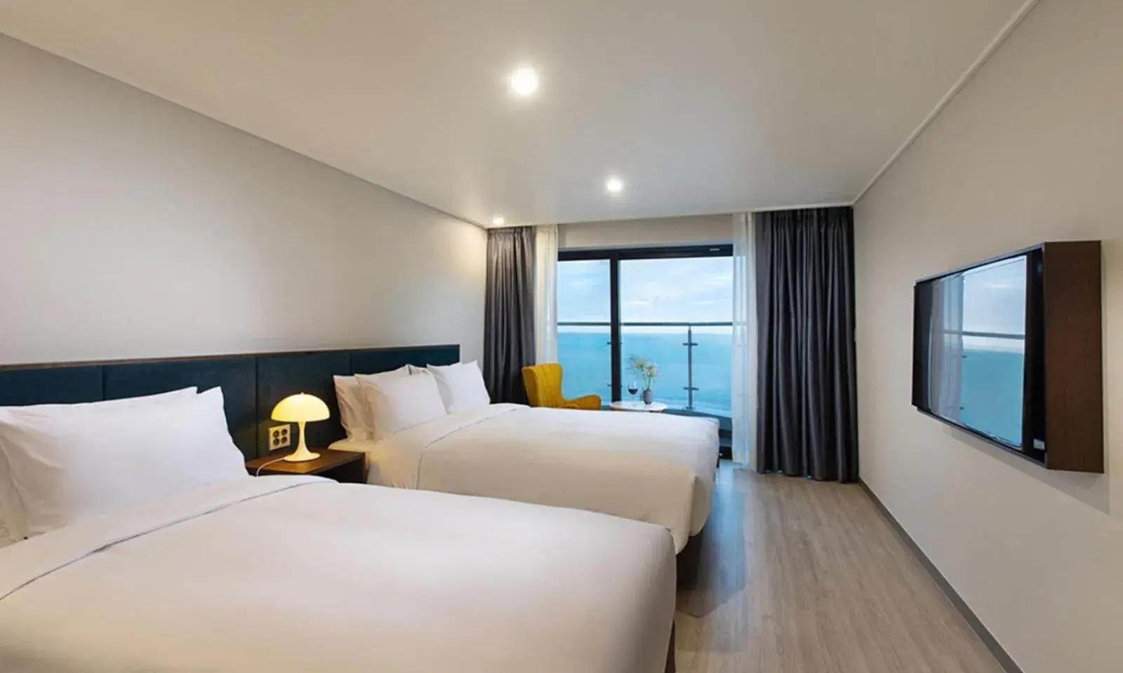 Family Twin Room with Sea View in Busan Yeongmu Parade Hotel Haeundae Beach Family Twin Room with Sea View in Busan Yeongmu Parade Hotel Haeundae Beach