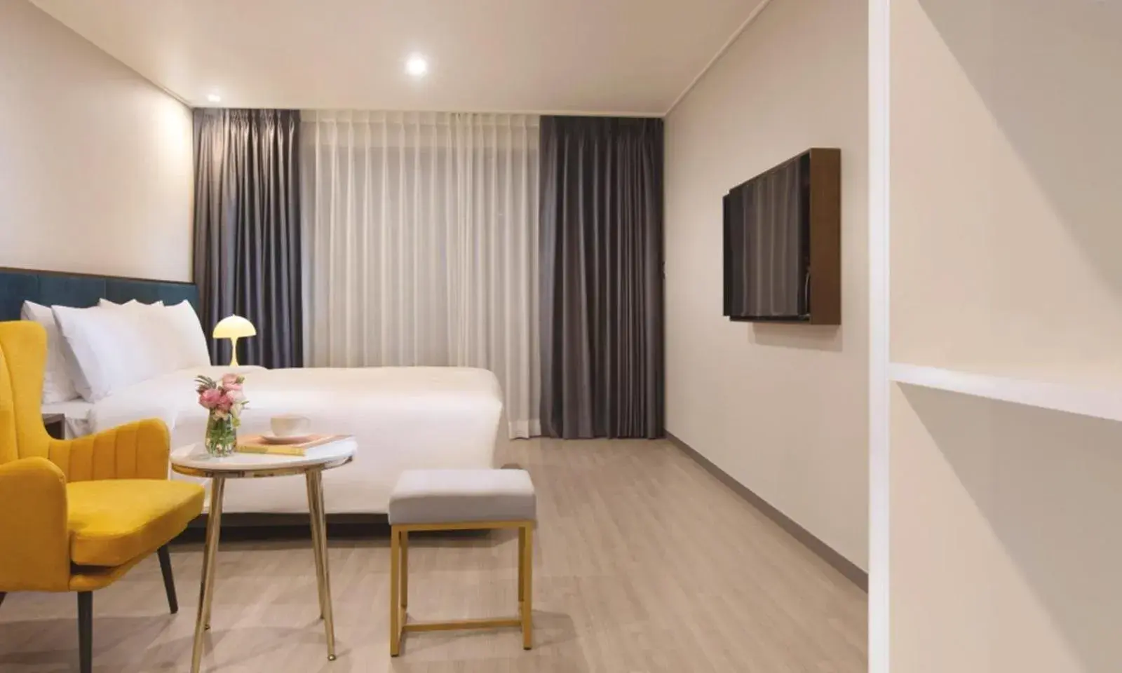 Standard Double Room in Busan Yeongmu Parade Hotel Haeundae Beach Standard Double Room in Busan Yeongmu Parade Hotel Haeundae Beach