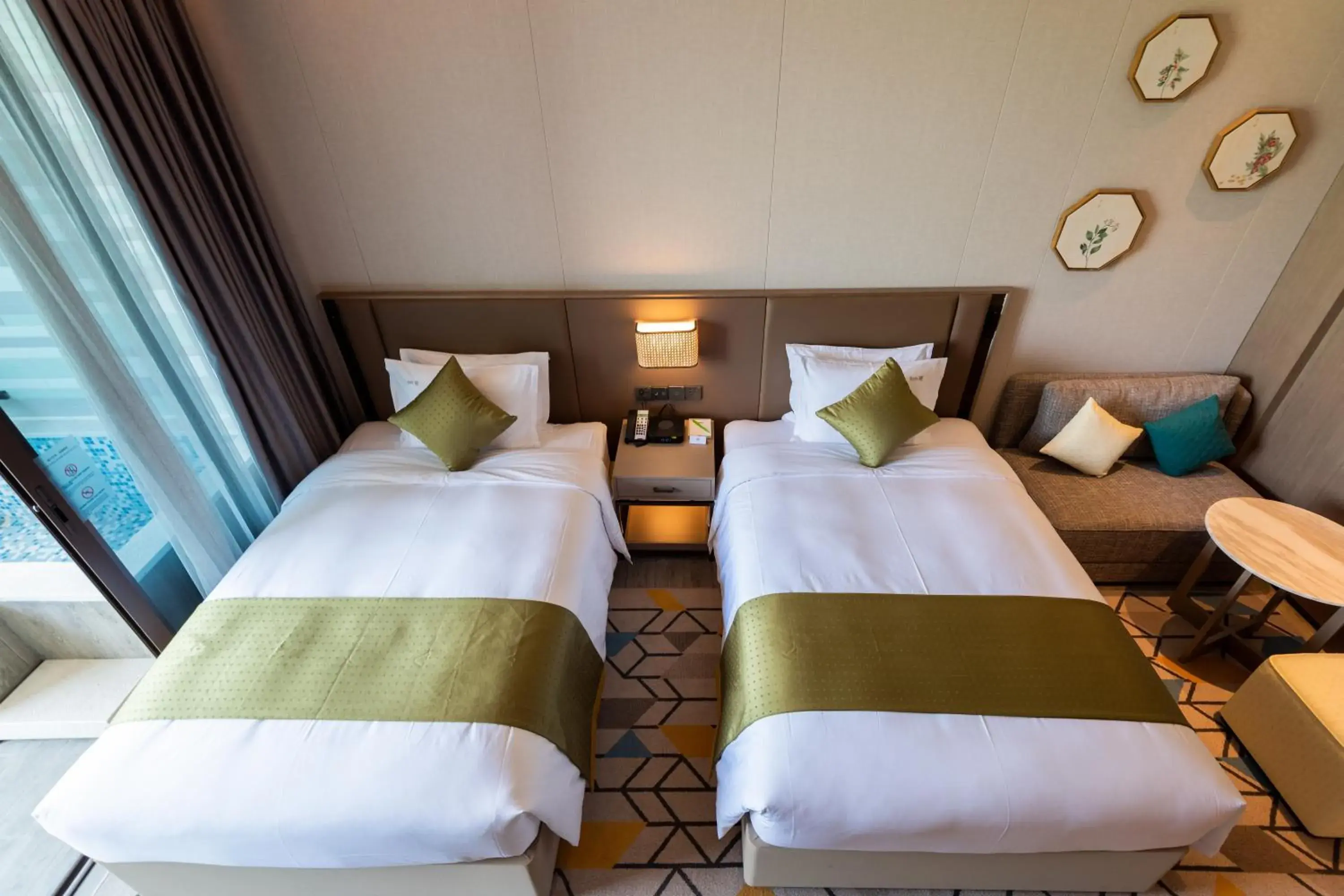Standard Twin Room with City View in Holiday Inn Resort Maoshan Hot-Spring by IHG Standard Twin Room with City View in Holiday Inn Resort Maoshan Hot-Spring by IHG