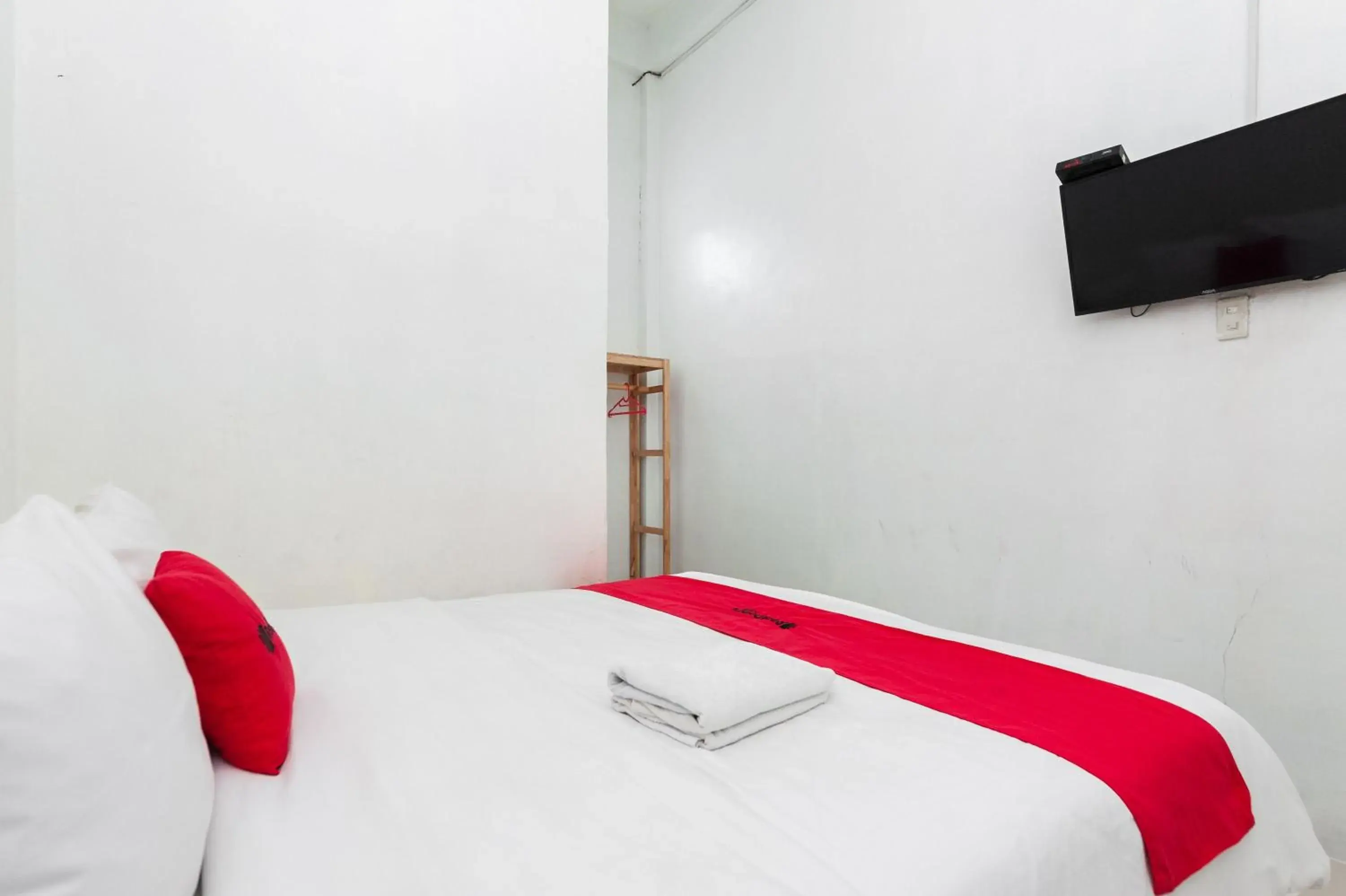 Deluxe Room in RedDoorz Syariah near RSUD Zainoel Abidin Banda Aceh Deluxe Room in RedDoorz Syariah near RSUD Zainoel Abidin Banda Aceh